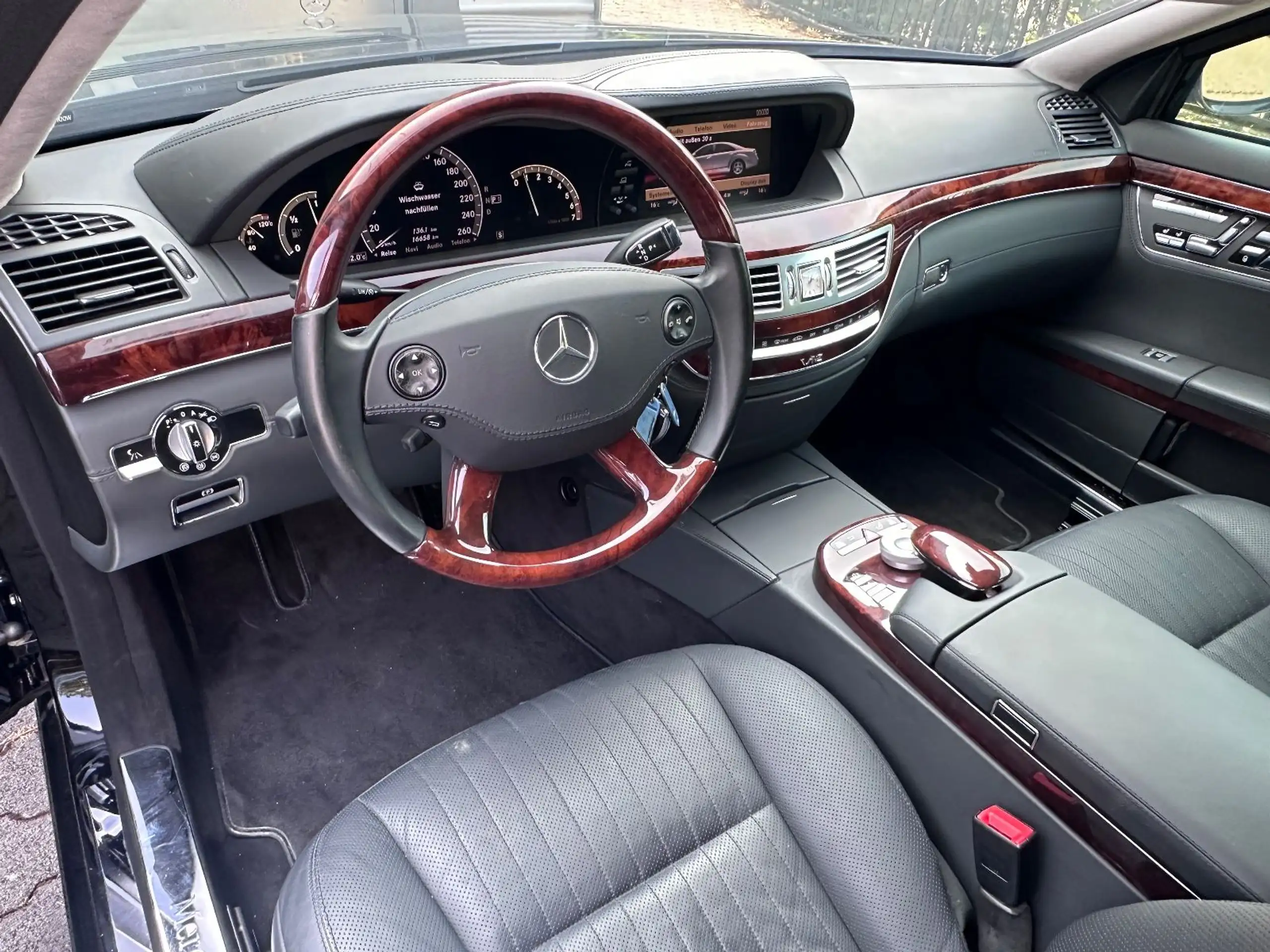 Mercedes-Benz - S 600