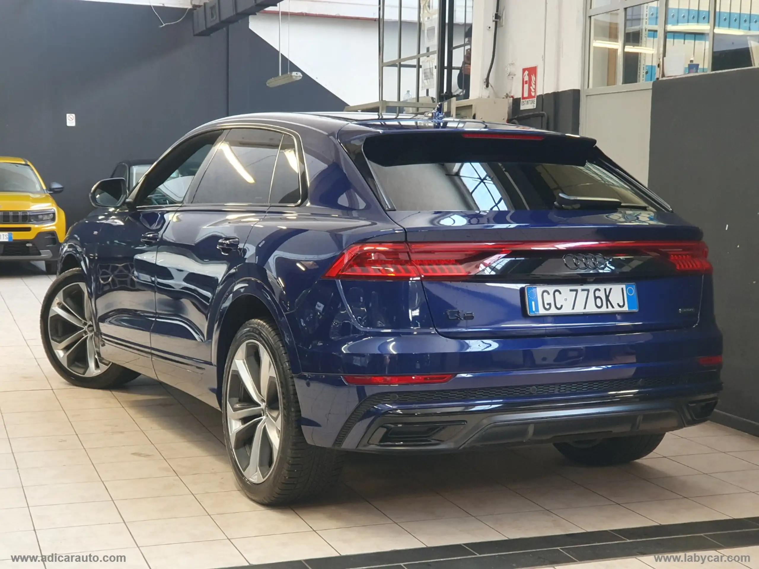 Audi - Q8