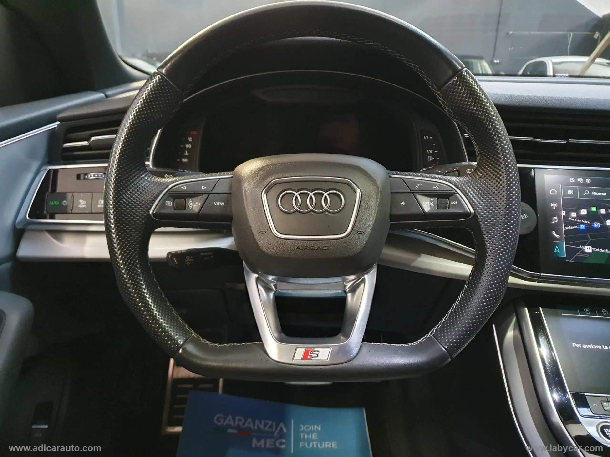 Audi - Q8