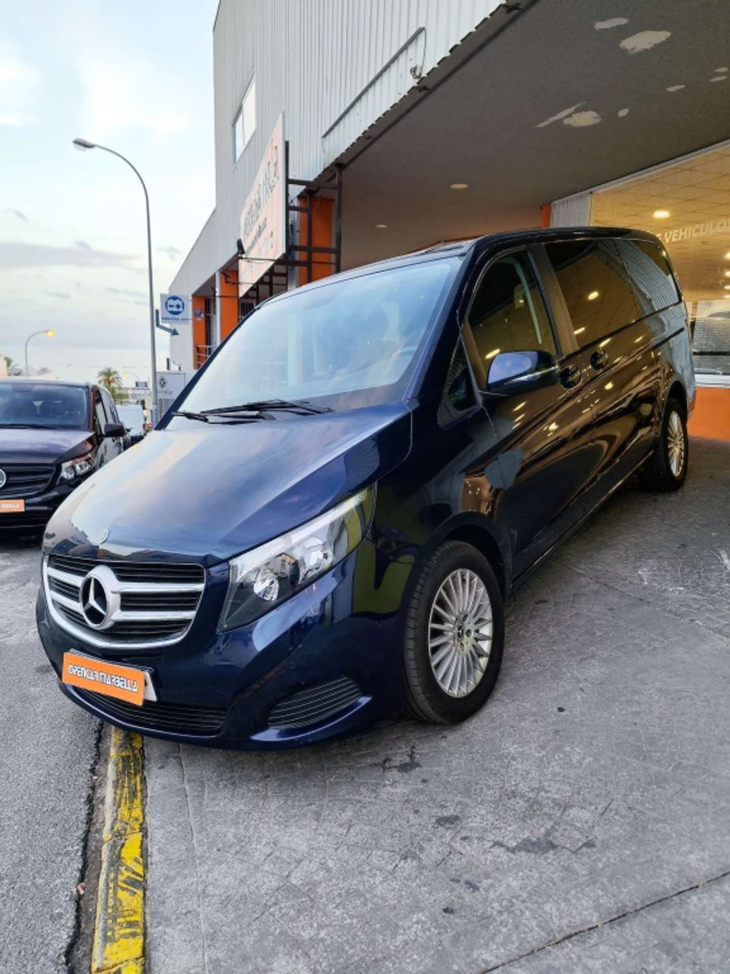 Mercedes-Benz - V 220