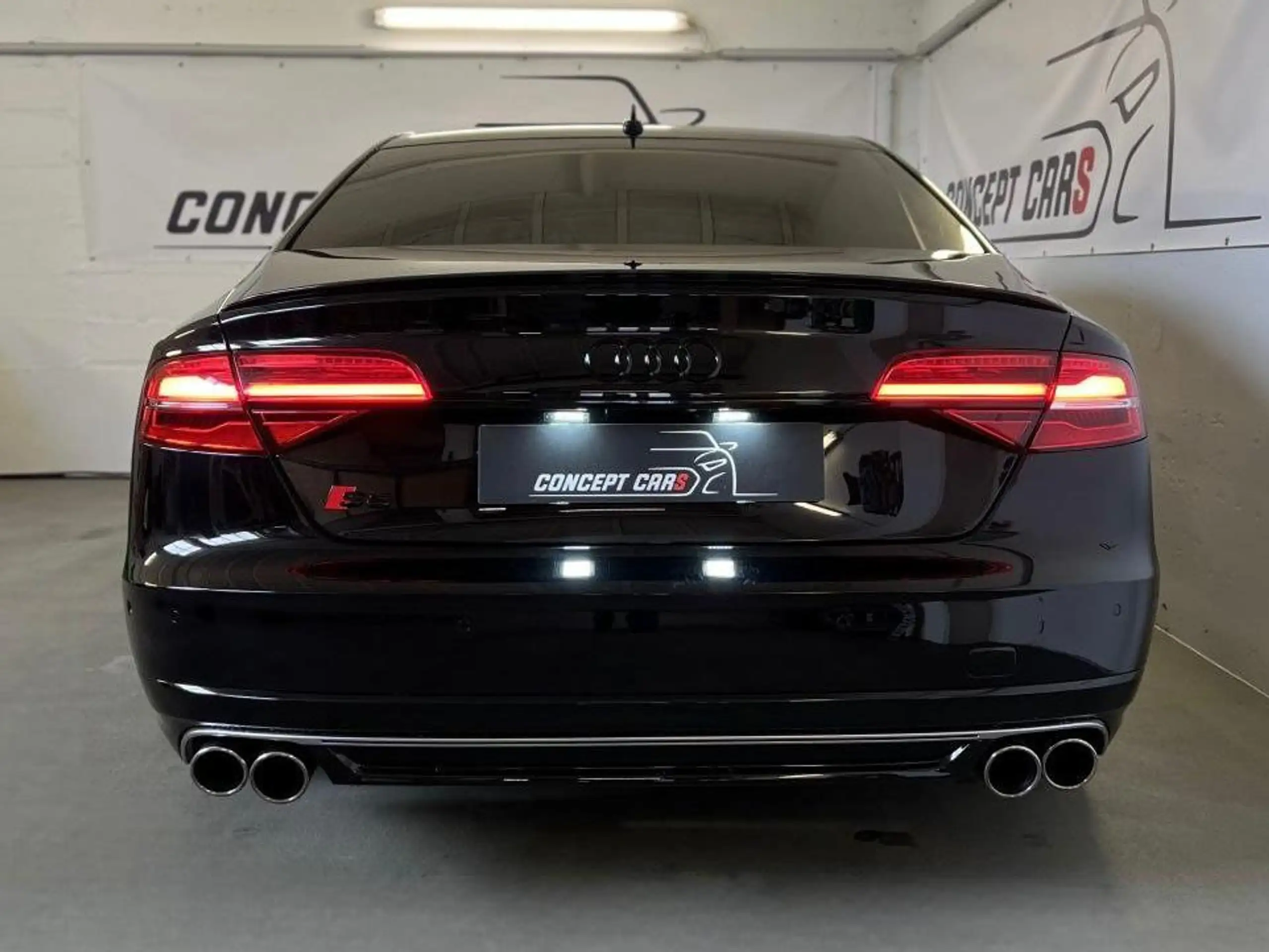 Audi - S8