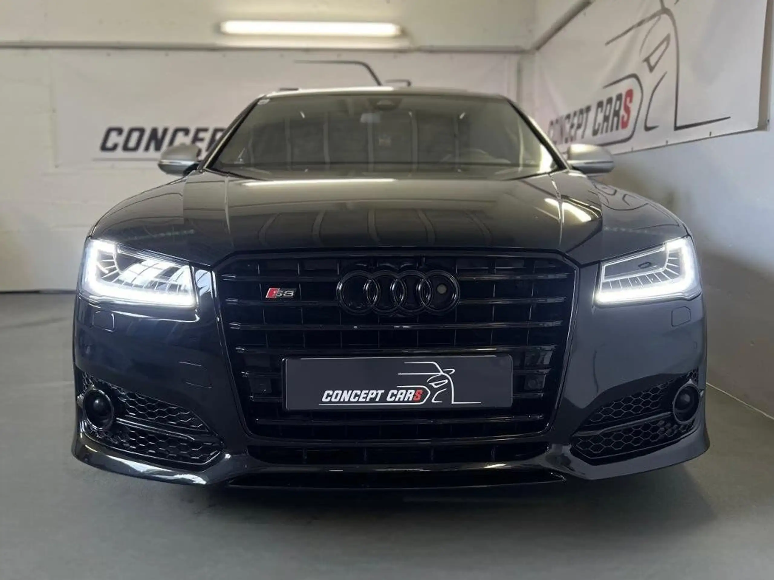 Audi - S8