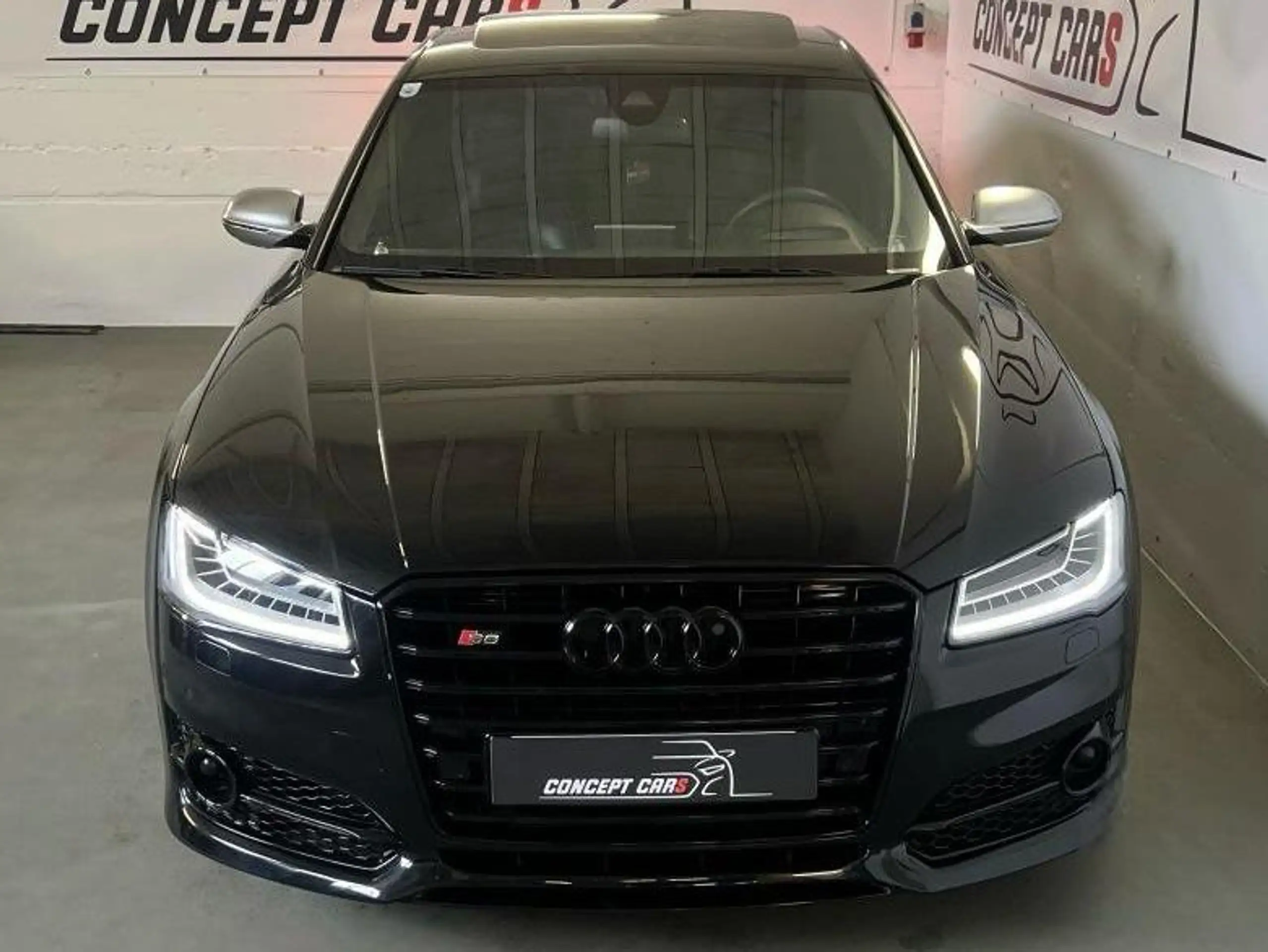 Audi - S8