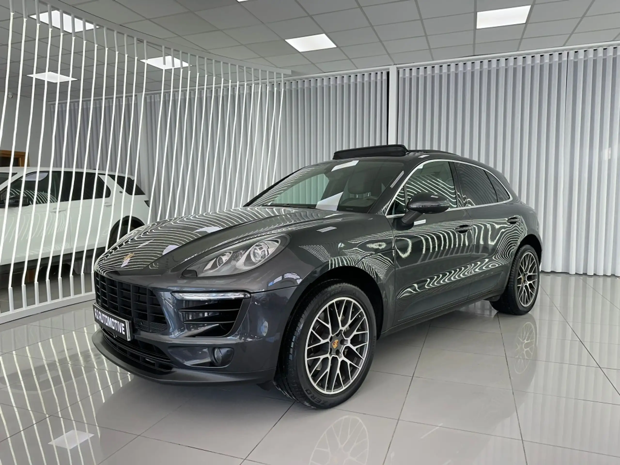 Porsche - Macan