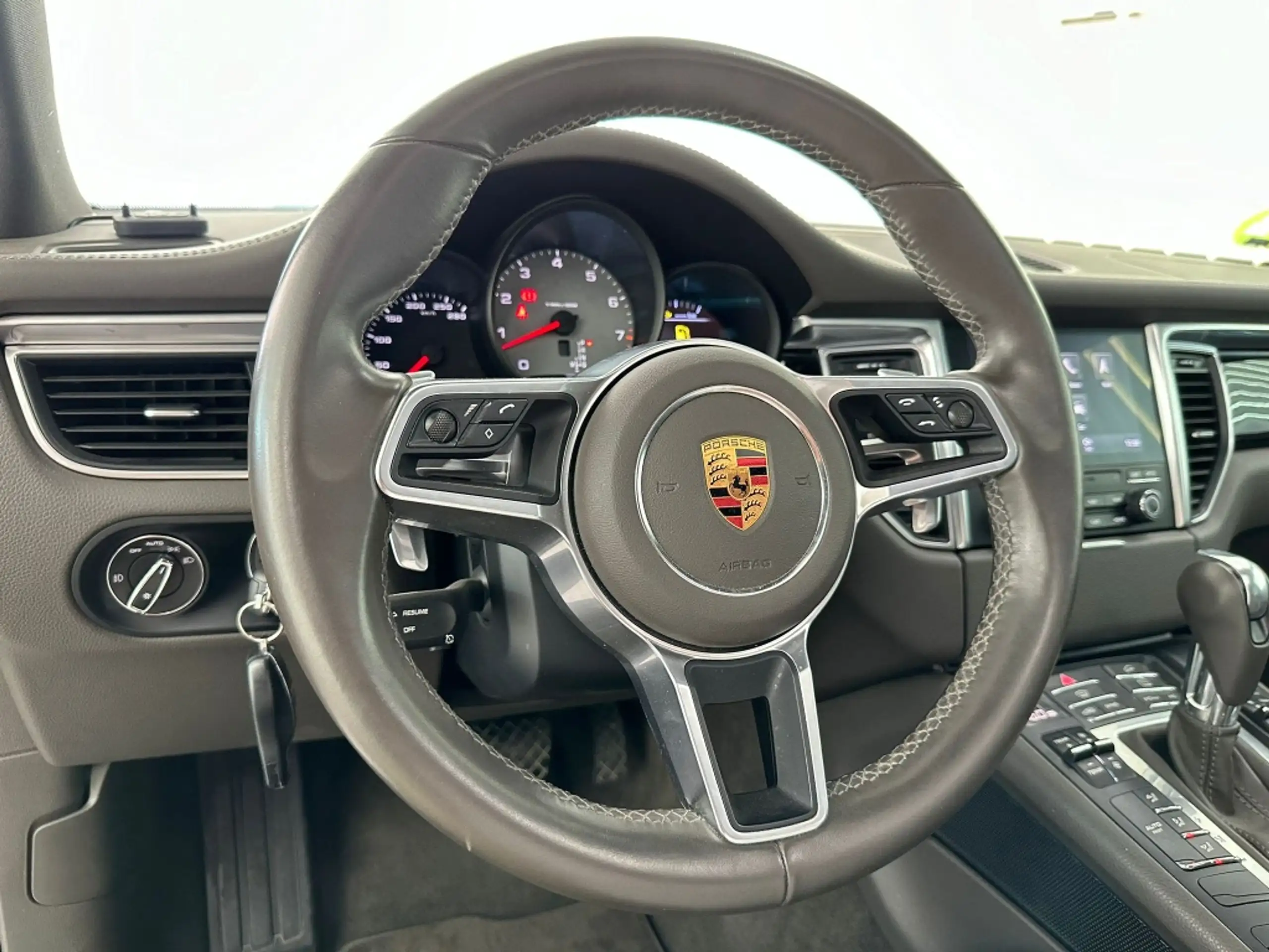 Porsche - Macan