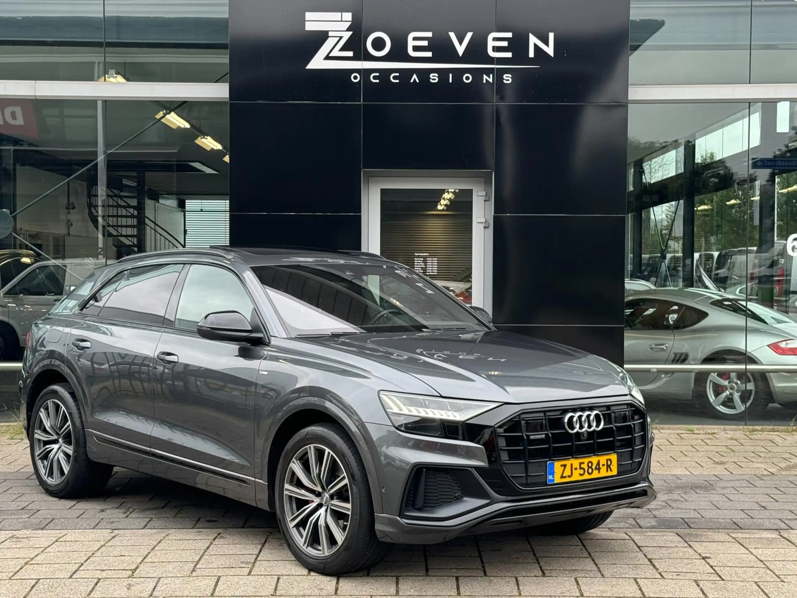 Audi - Q8