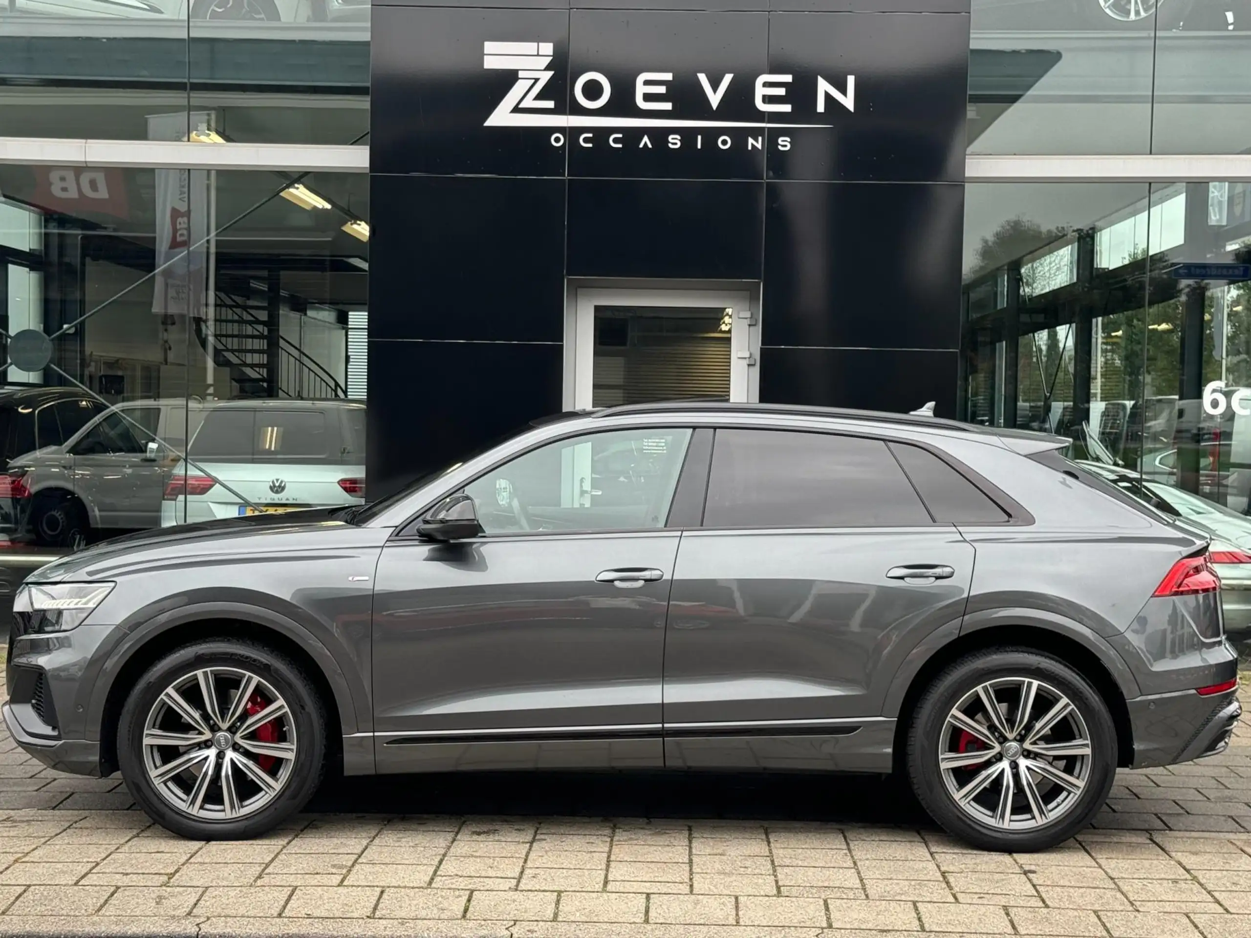 Audi - Q8