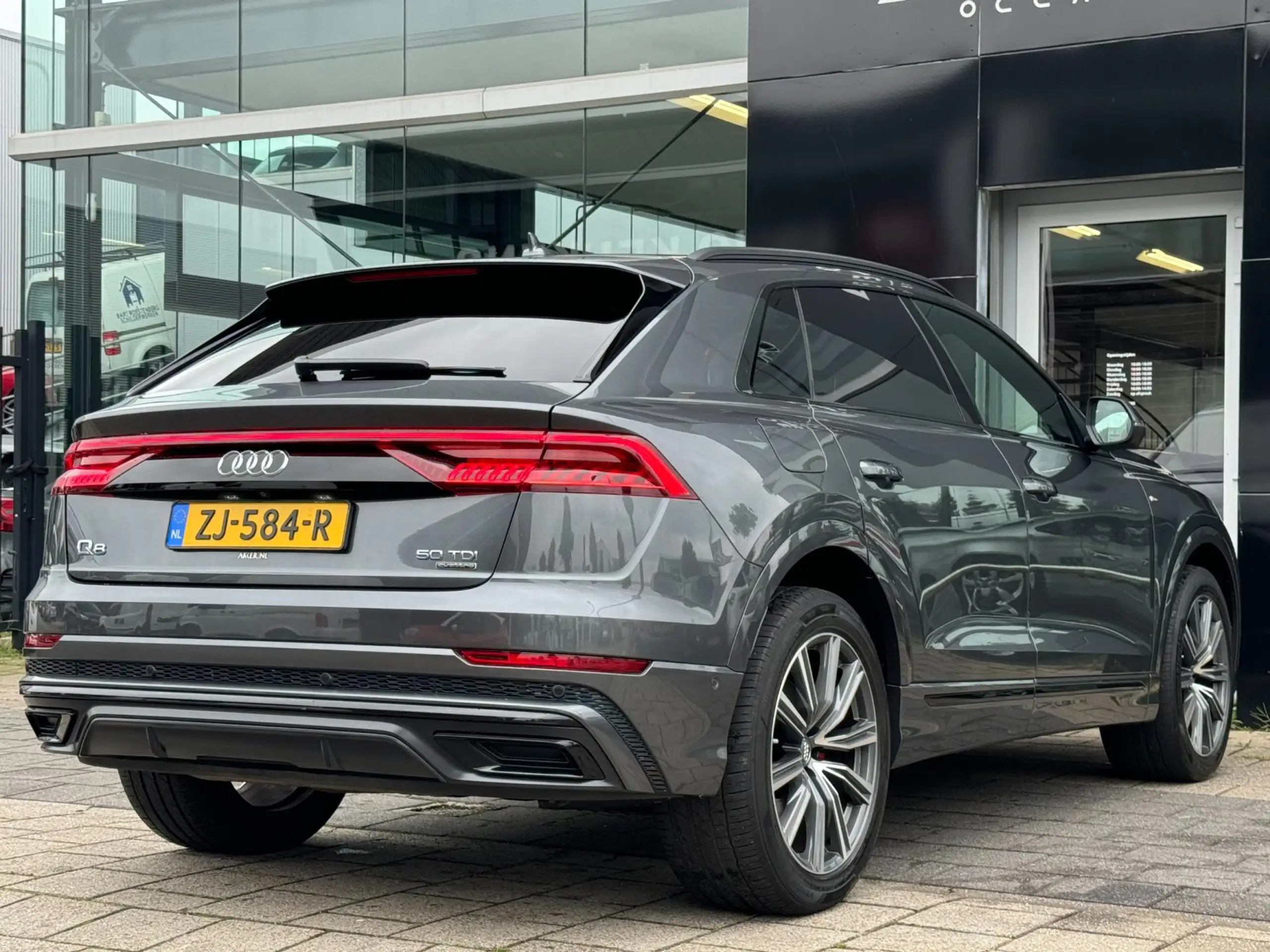 Audi - Q8