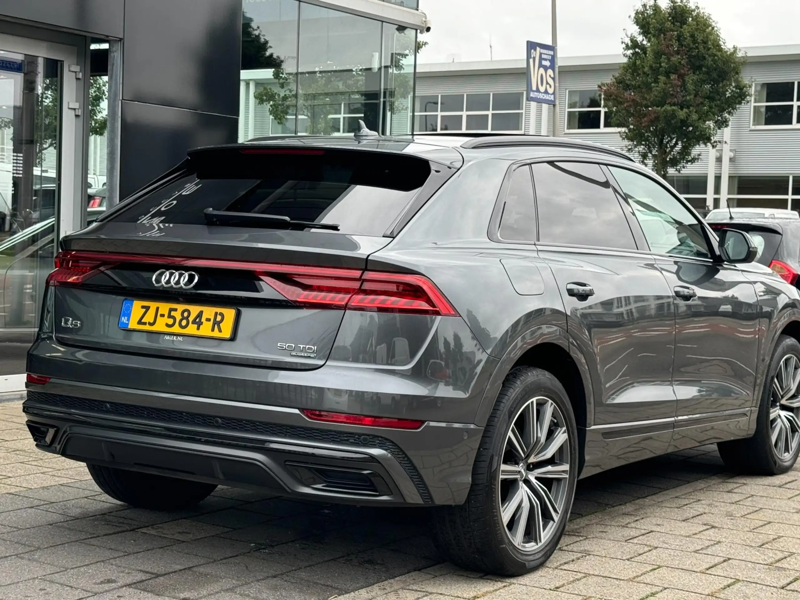 Audi - Q8