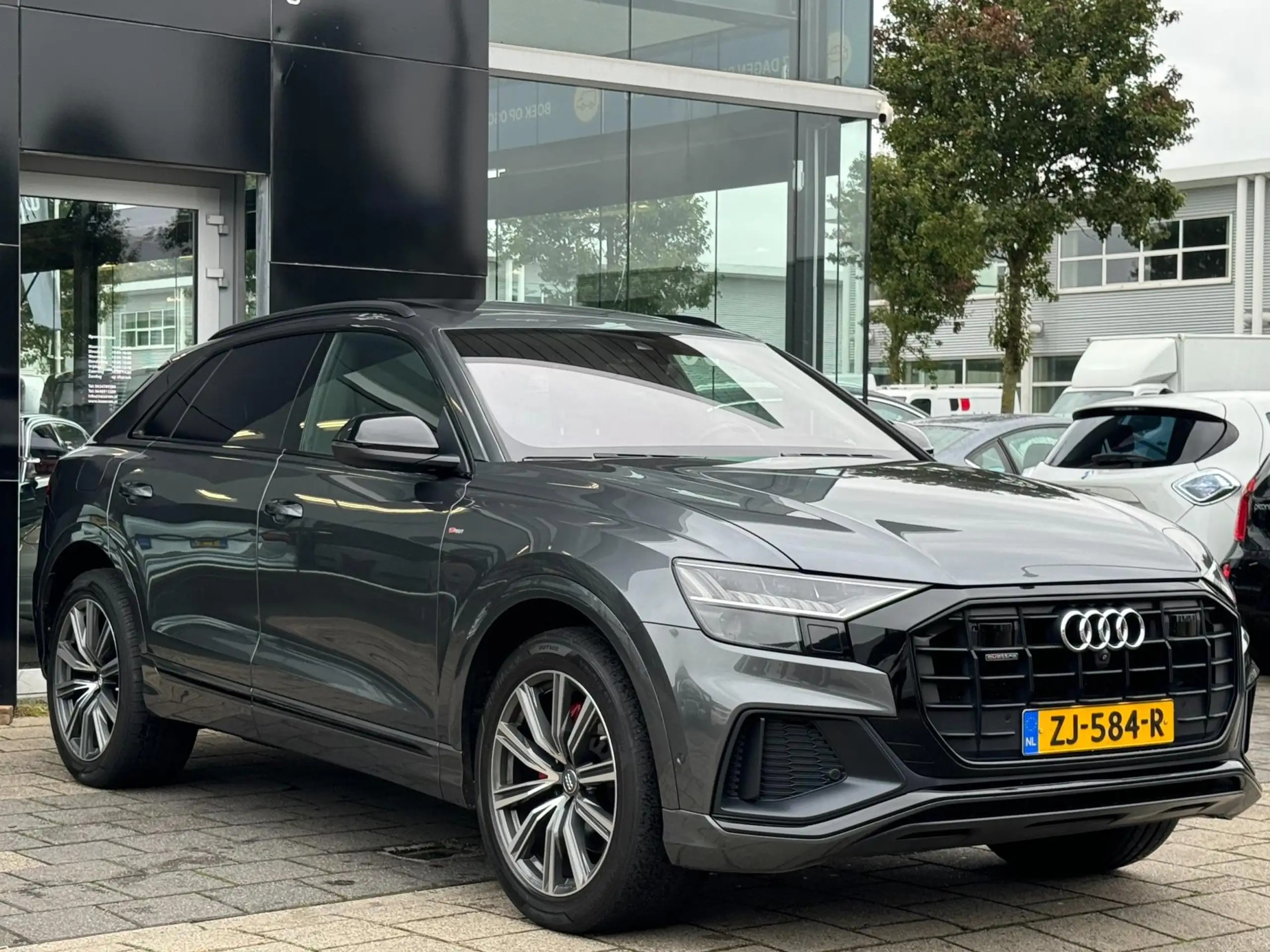 Audi - Q8