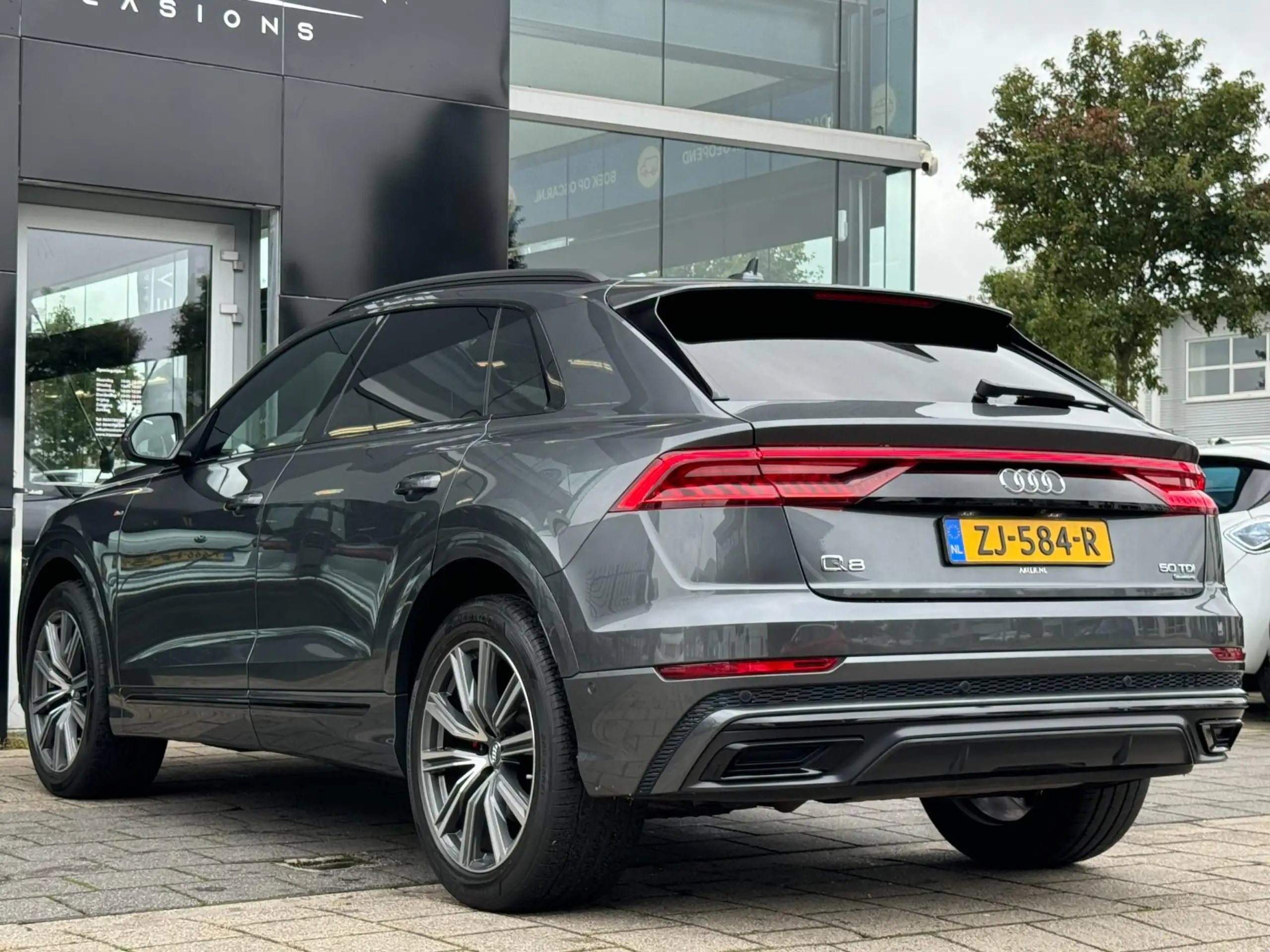 Audi - Q8