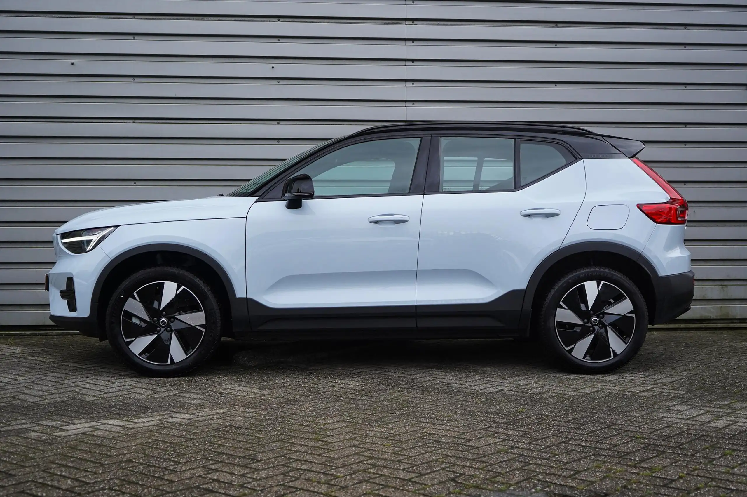 Volvo - XC40