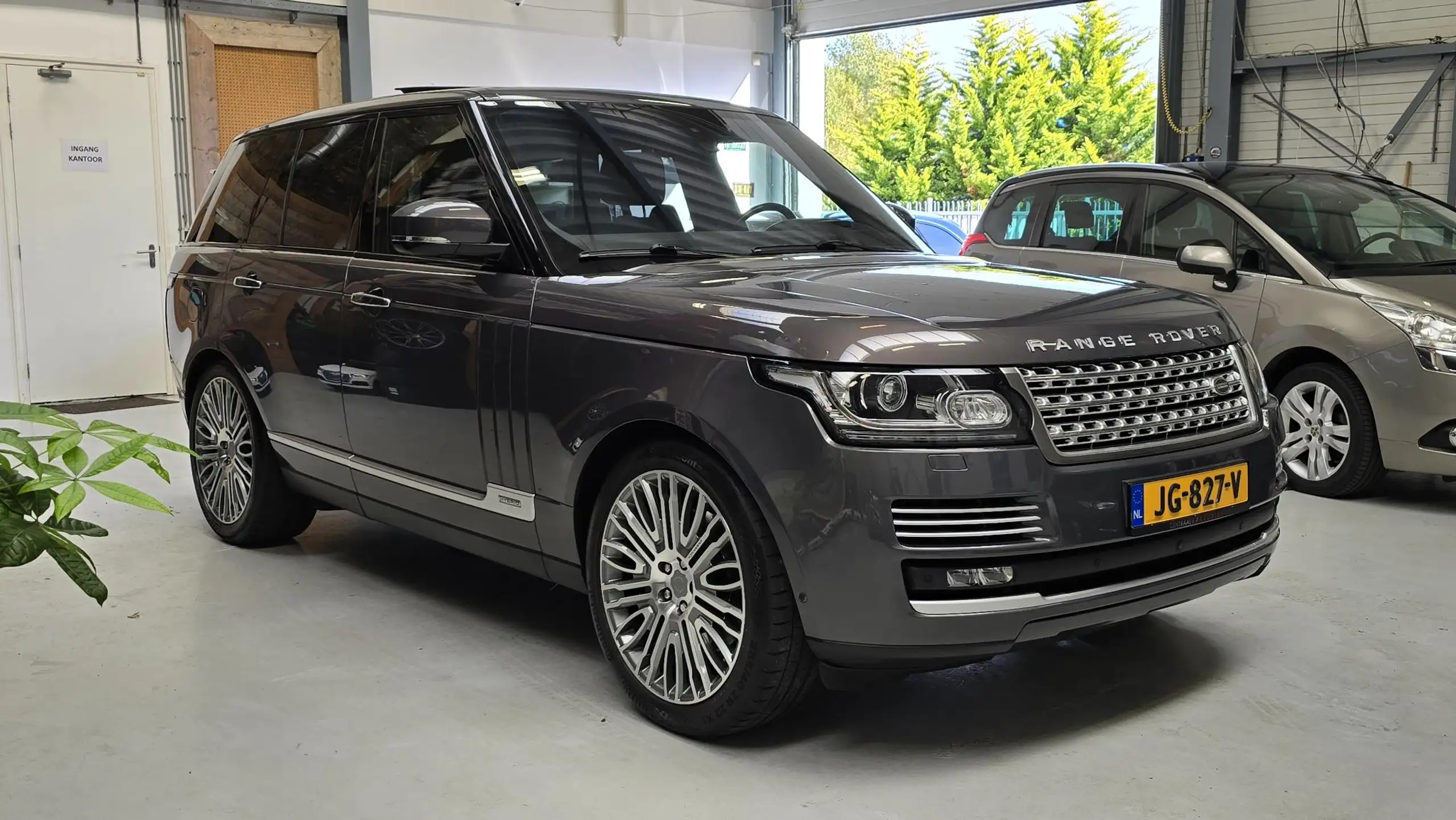 Land Rover - Range Rover