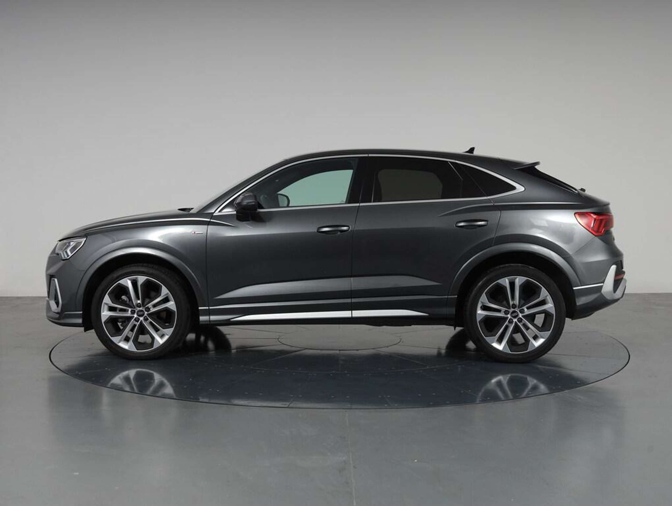 Audi - Q3