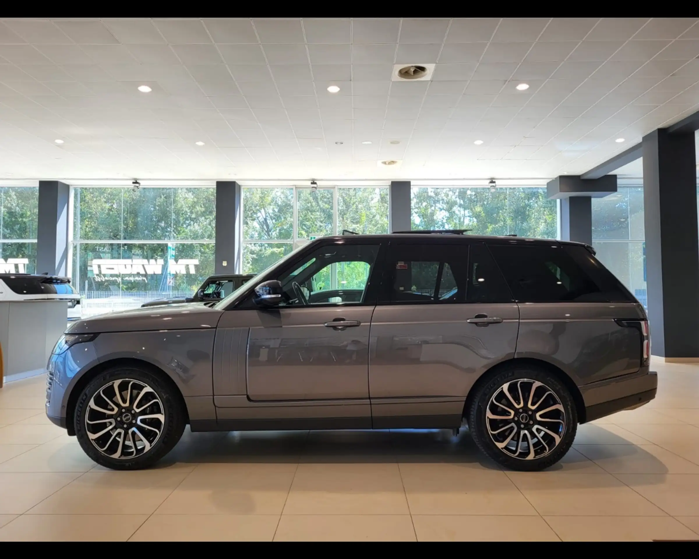 Land Rover - Range Rover