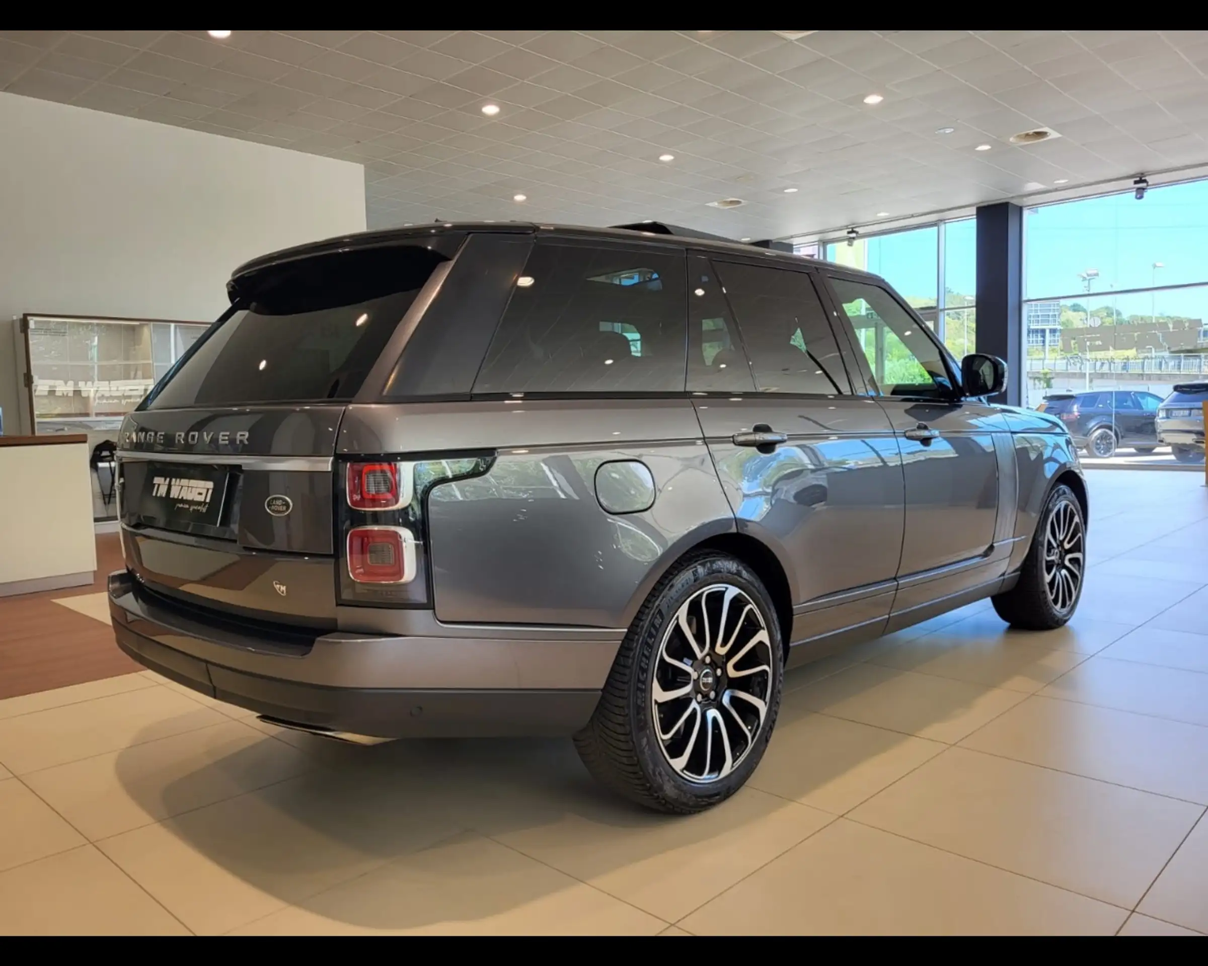 Land Rover - Range Rover