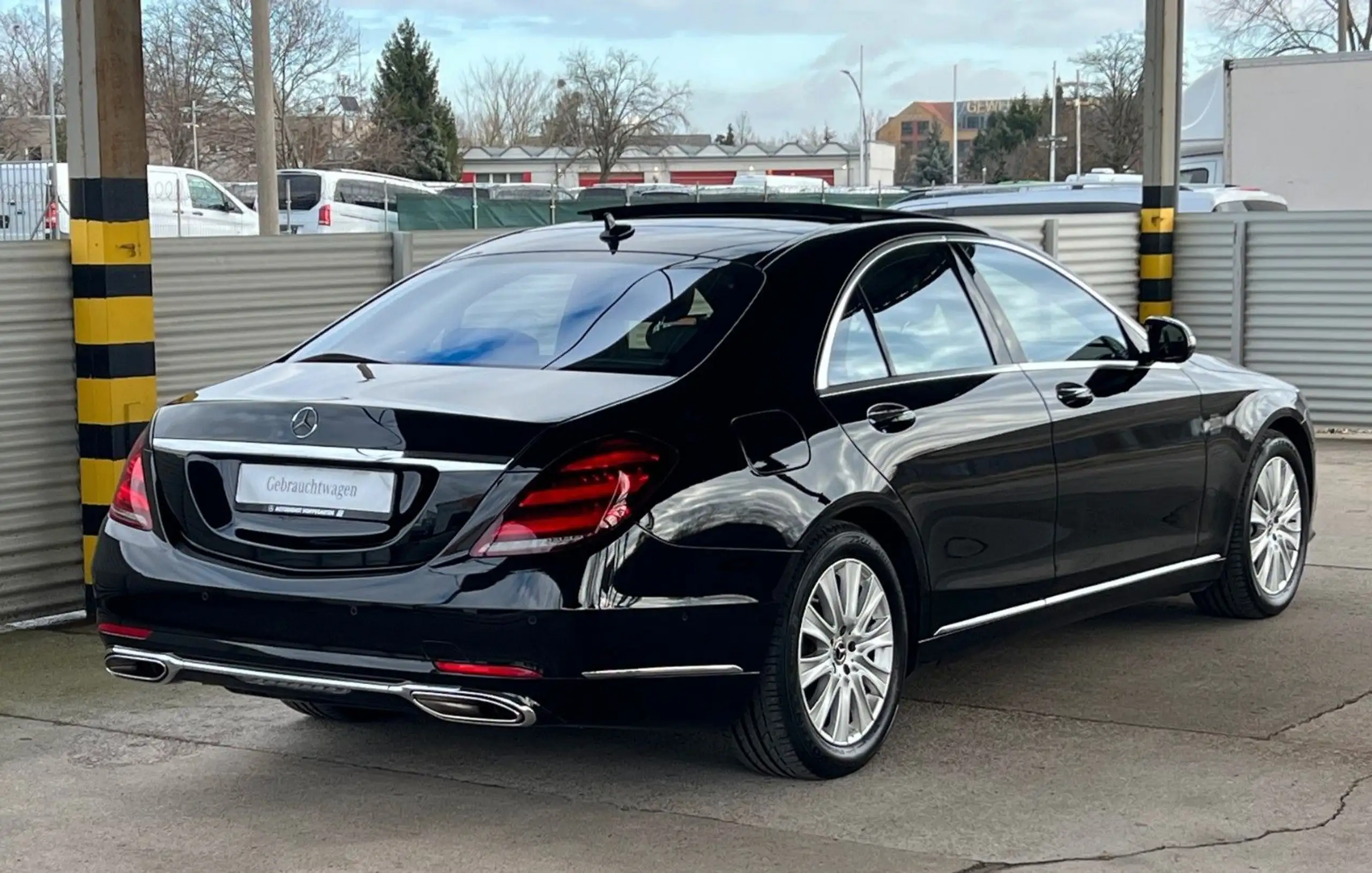 Mercedes-Benz - S 560