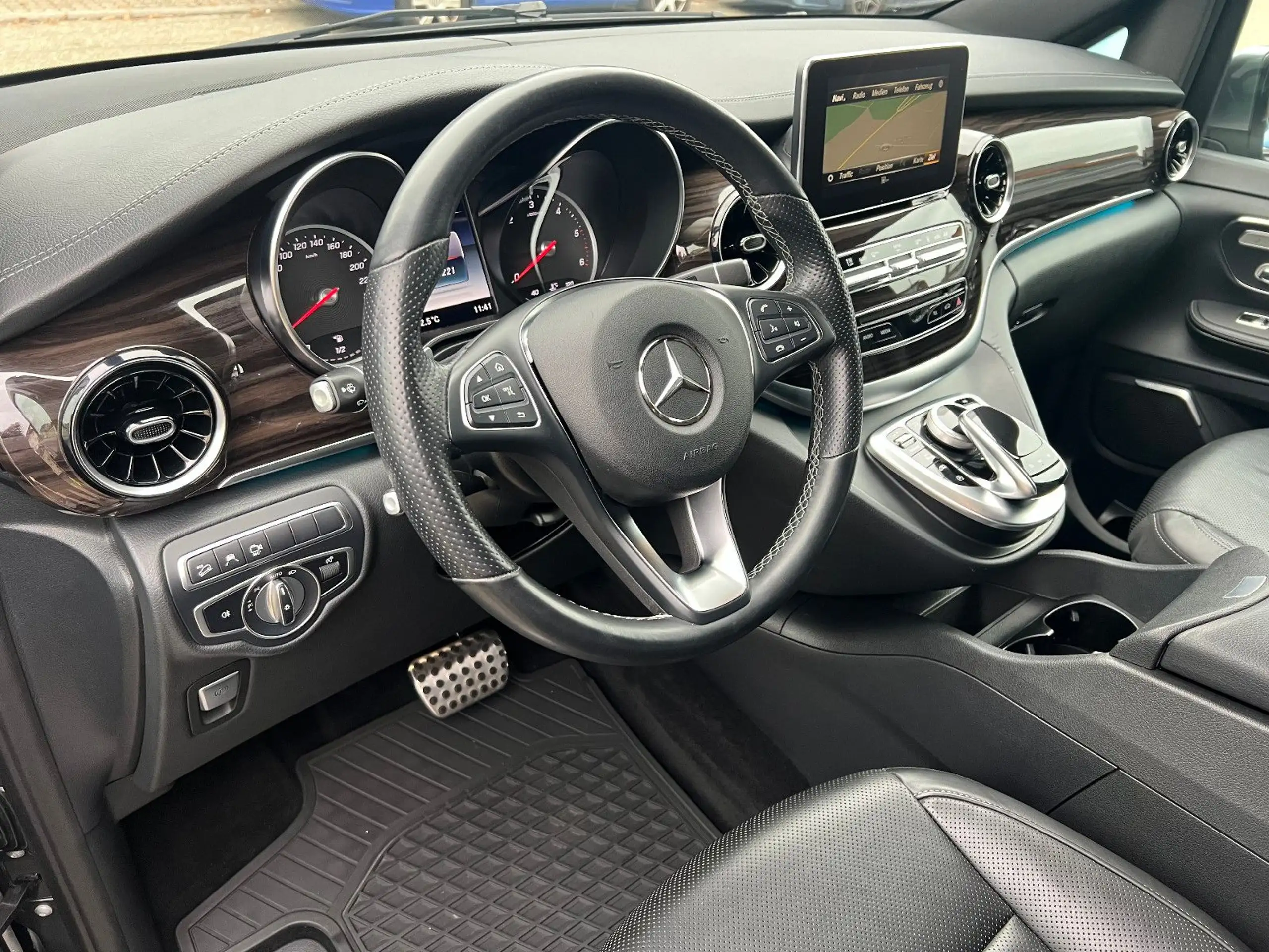 Mercedes-Benz - V 300