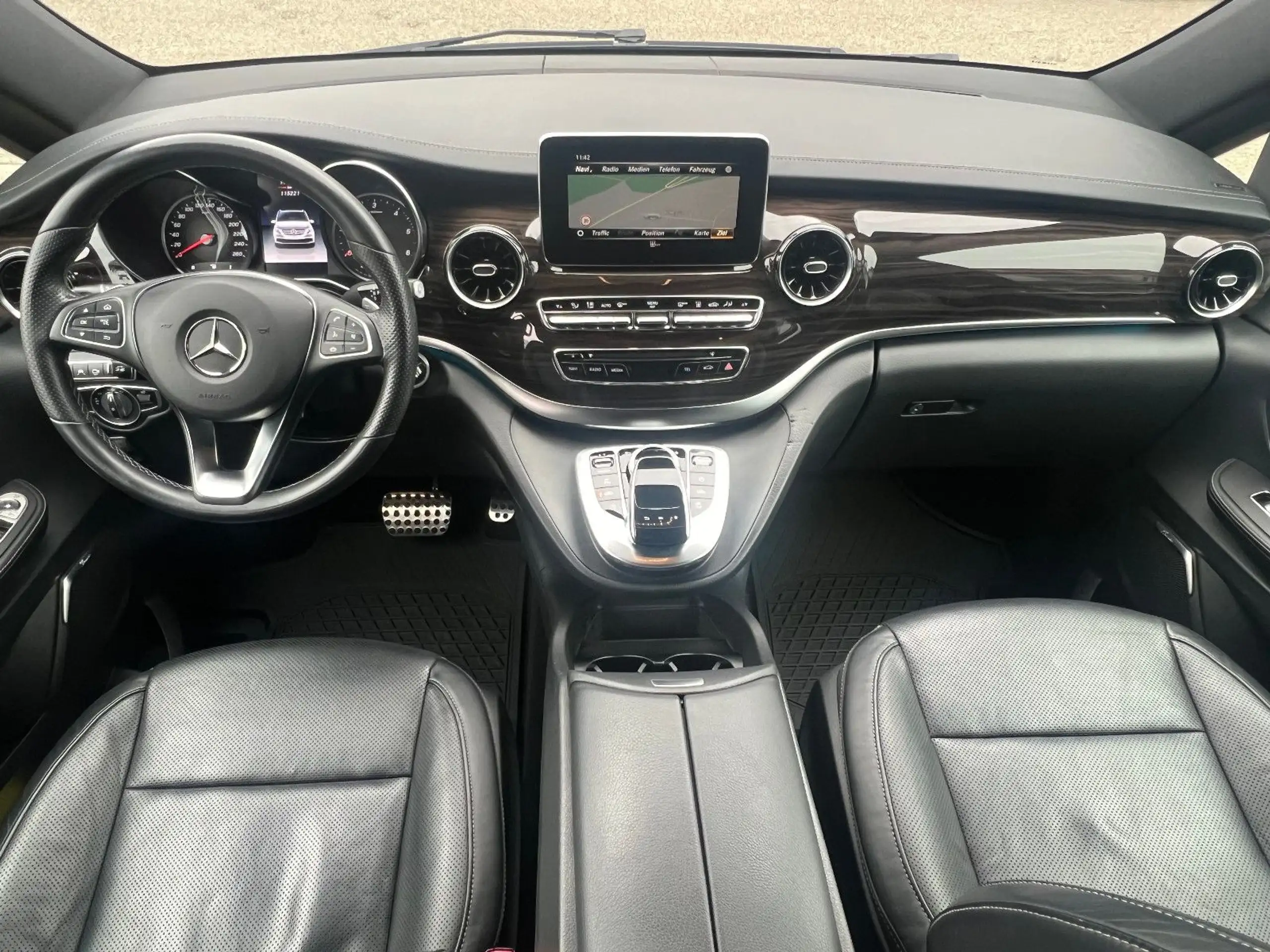 Mercedes-Benz - V 300