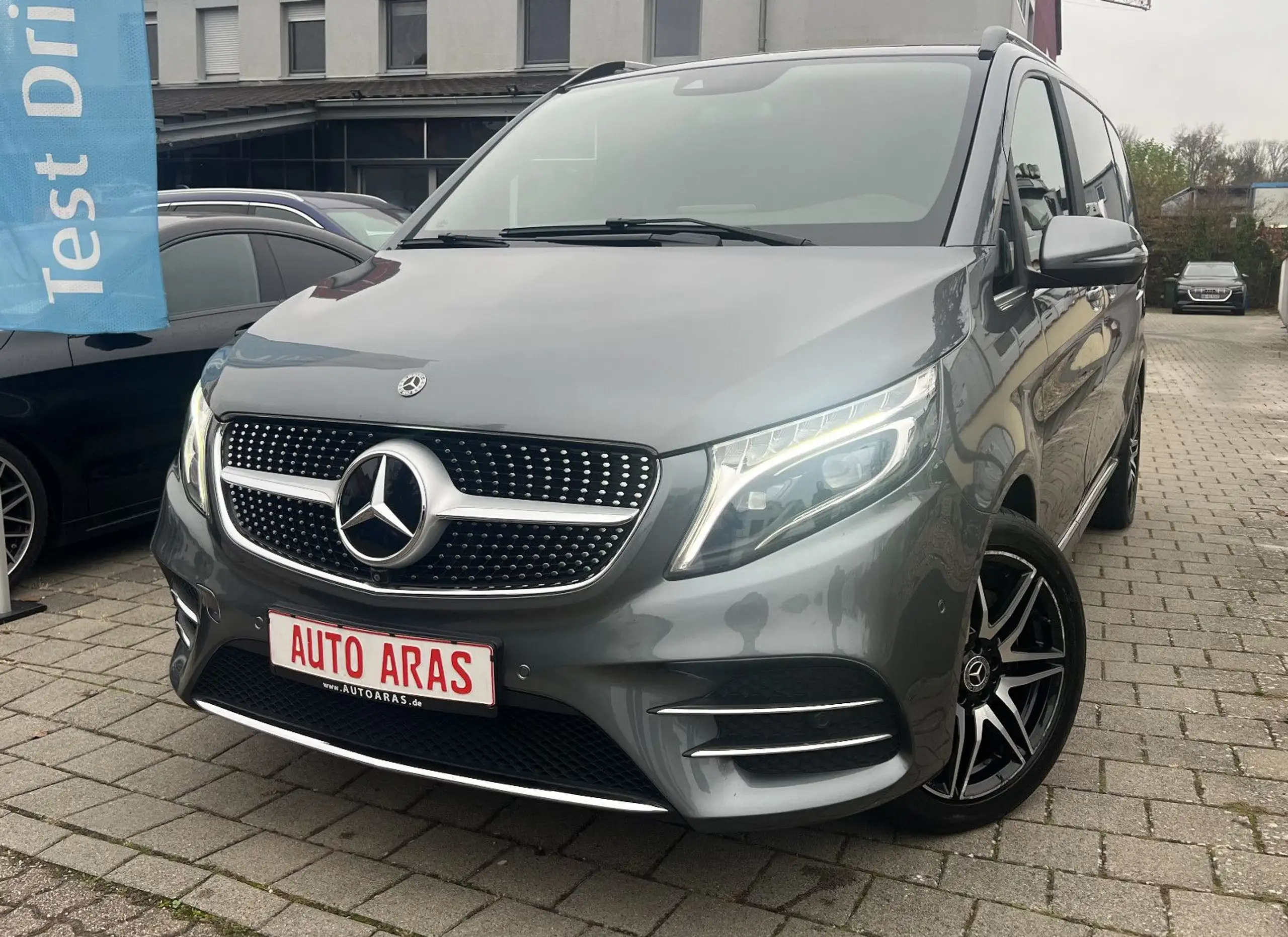 Mercedes-Benz - V 300