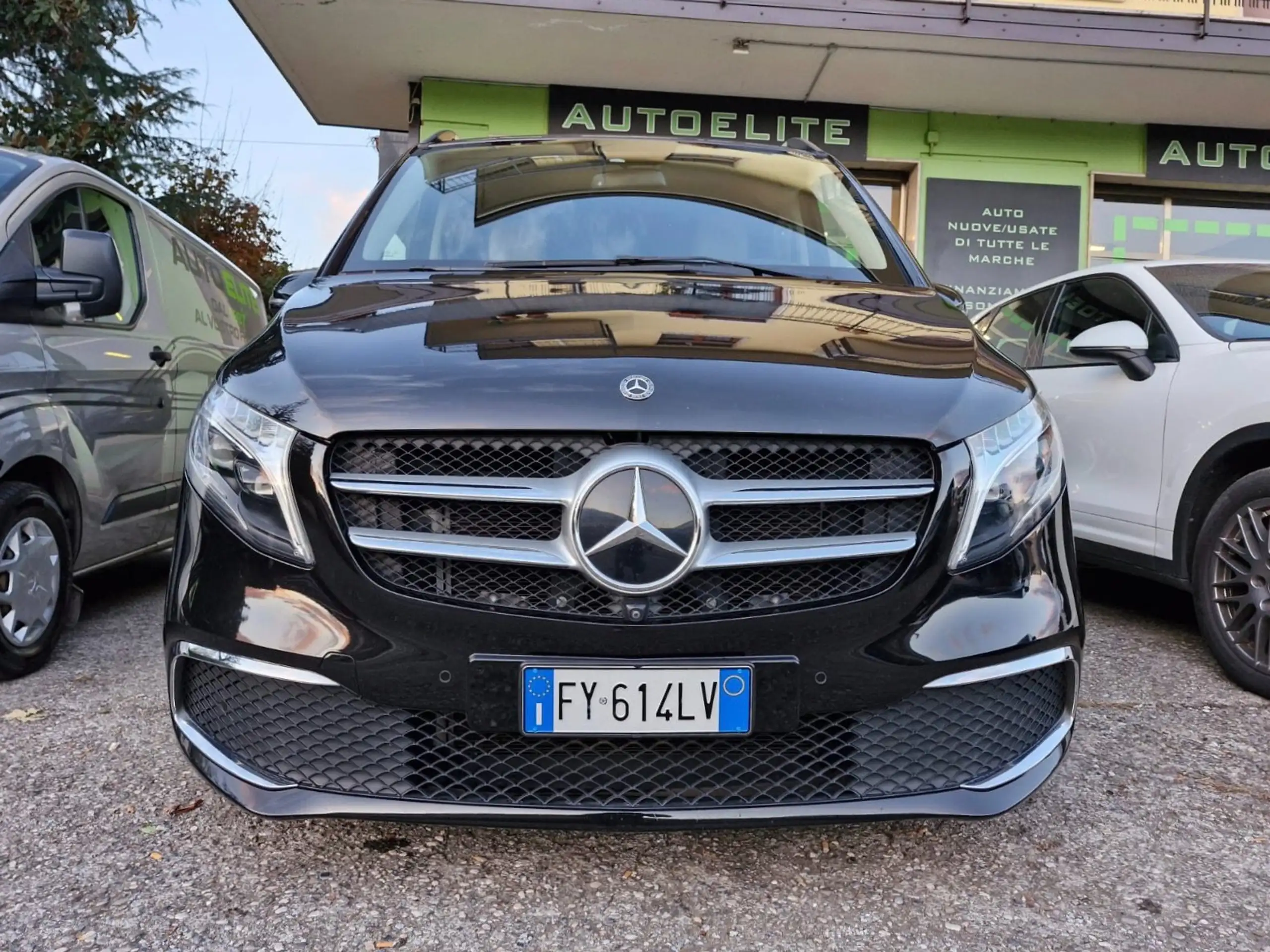 Mercedes-Benz - V