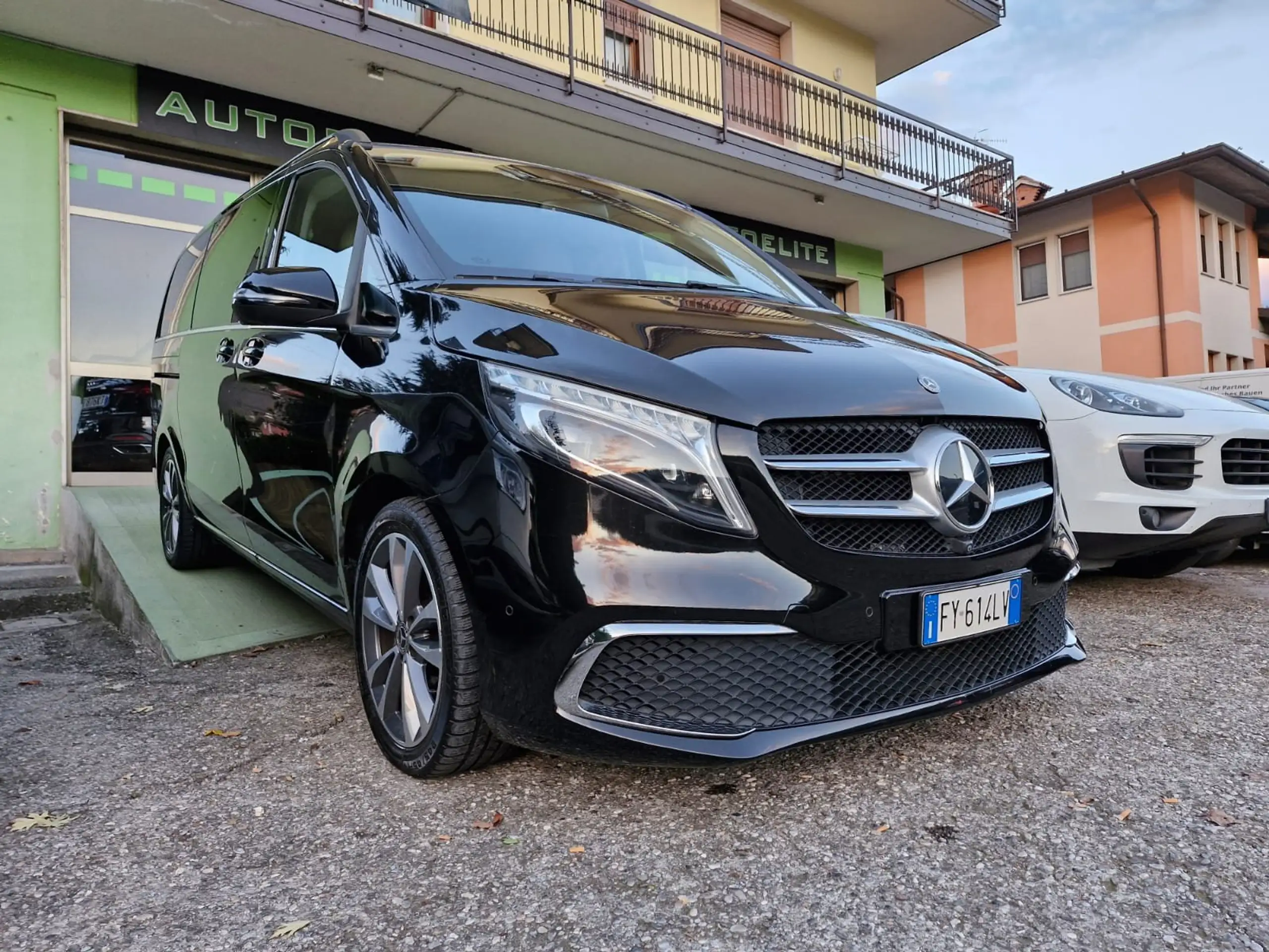 Mercedes-Benz - V