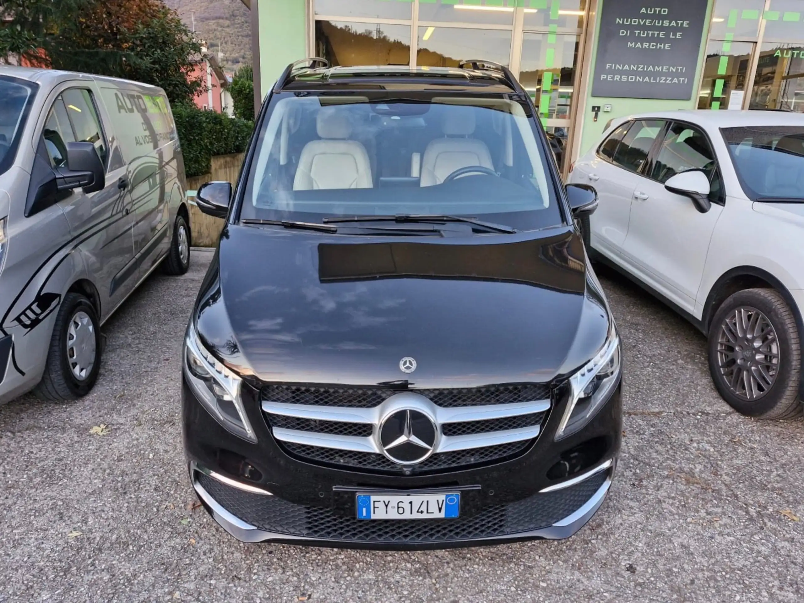 Mercedes-Benz - V