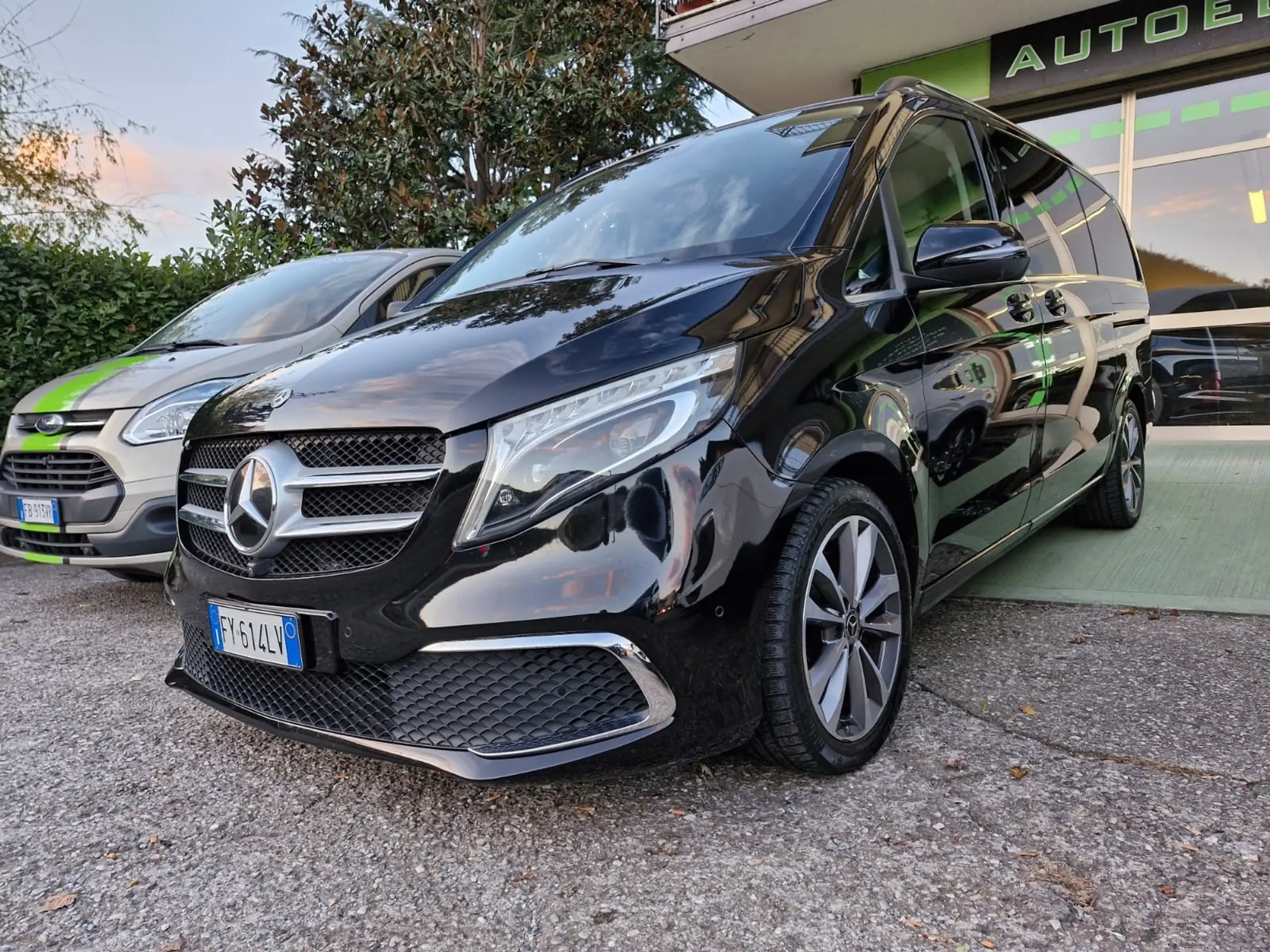 Mercedes-Benz - V