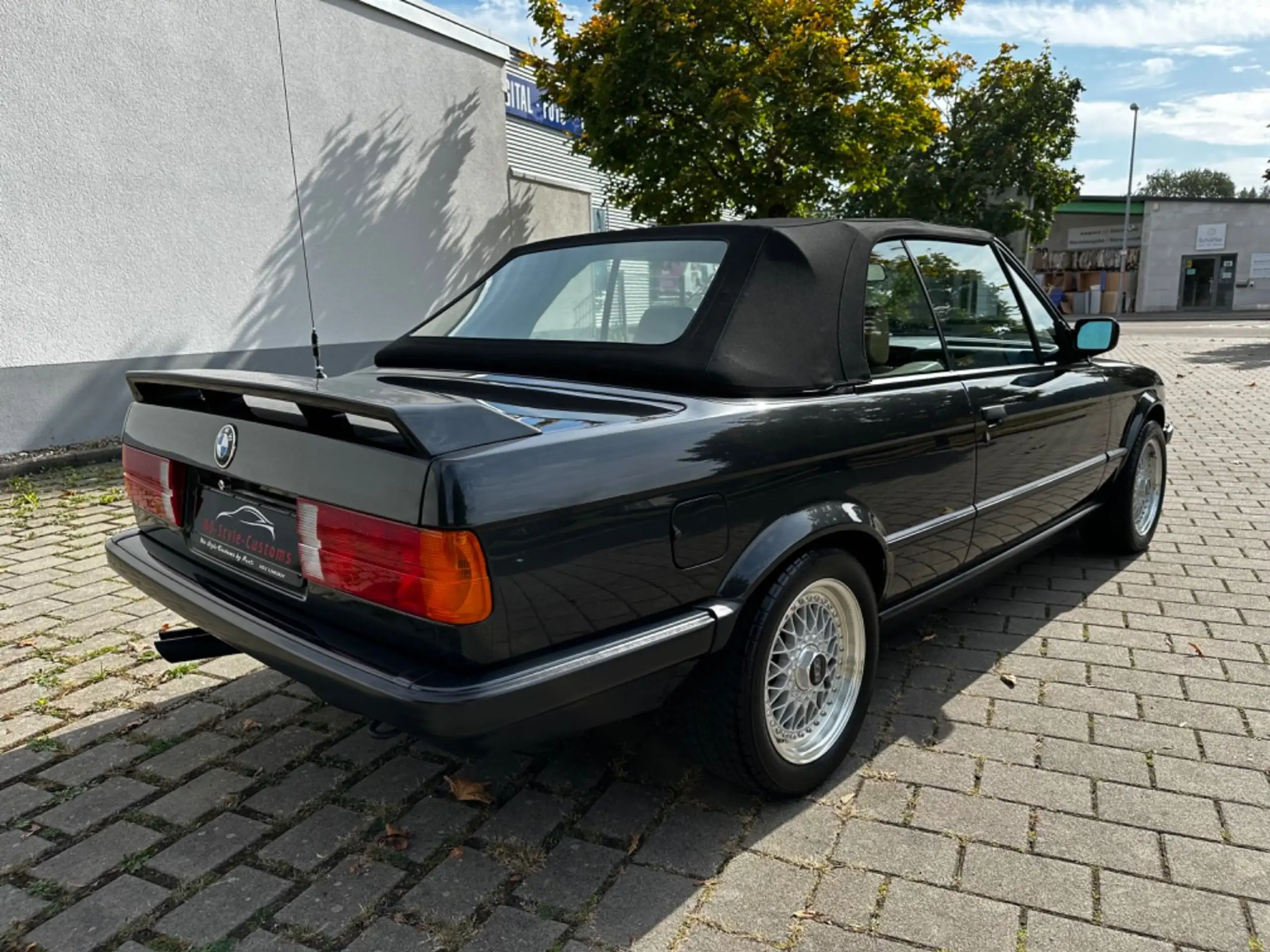 BMW - 325