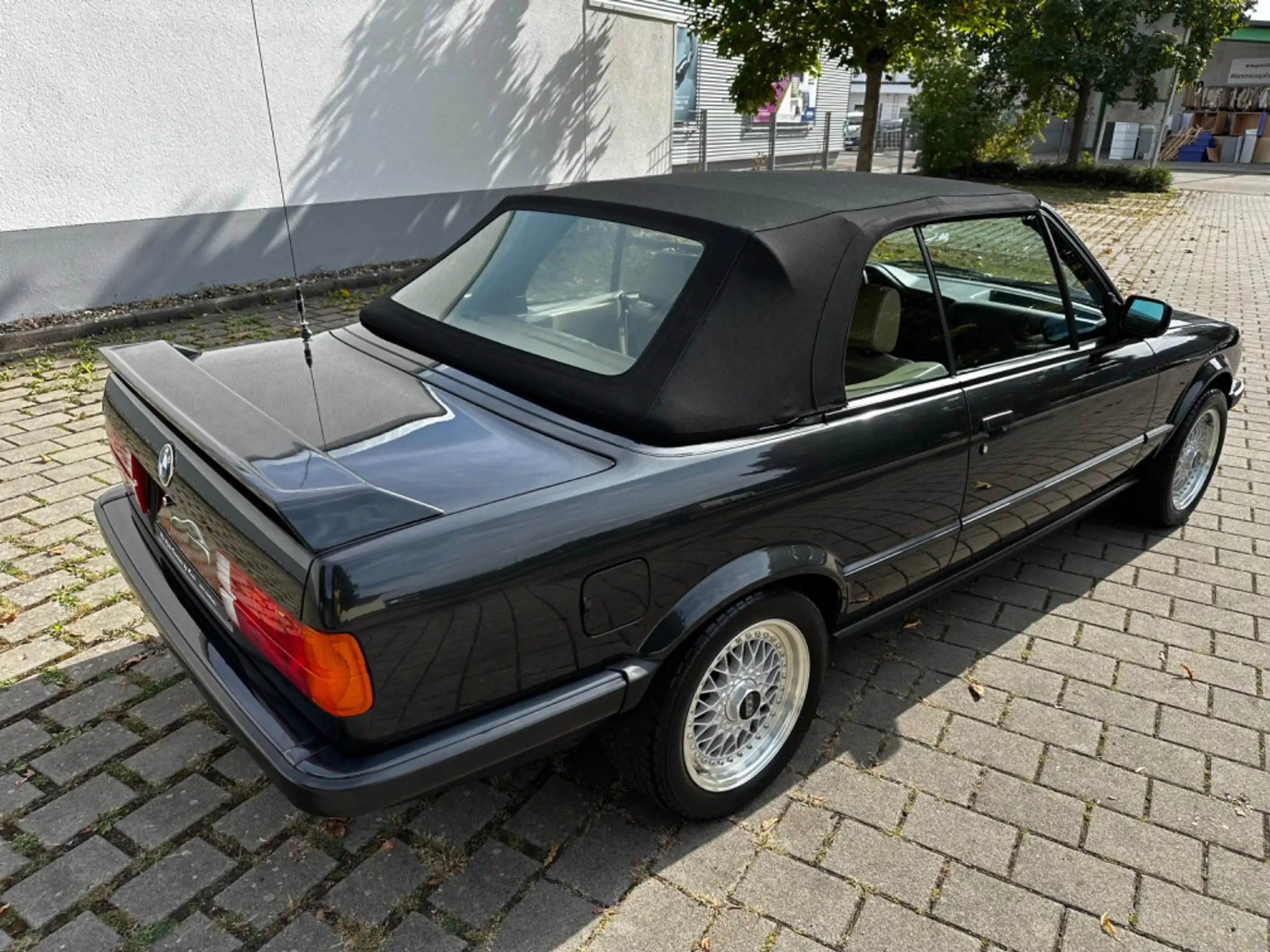 BMW - 325