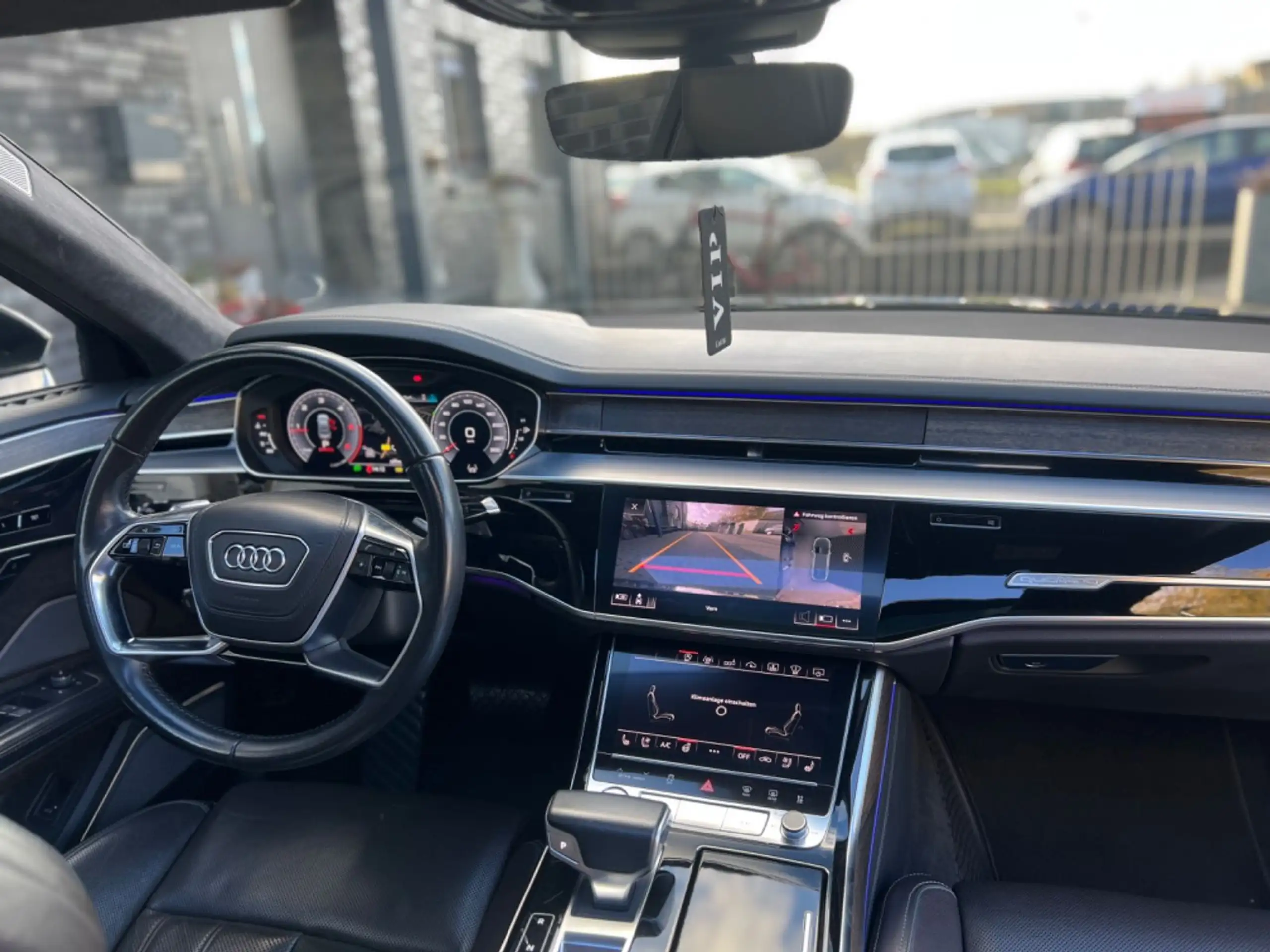 Audi - A8