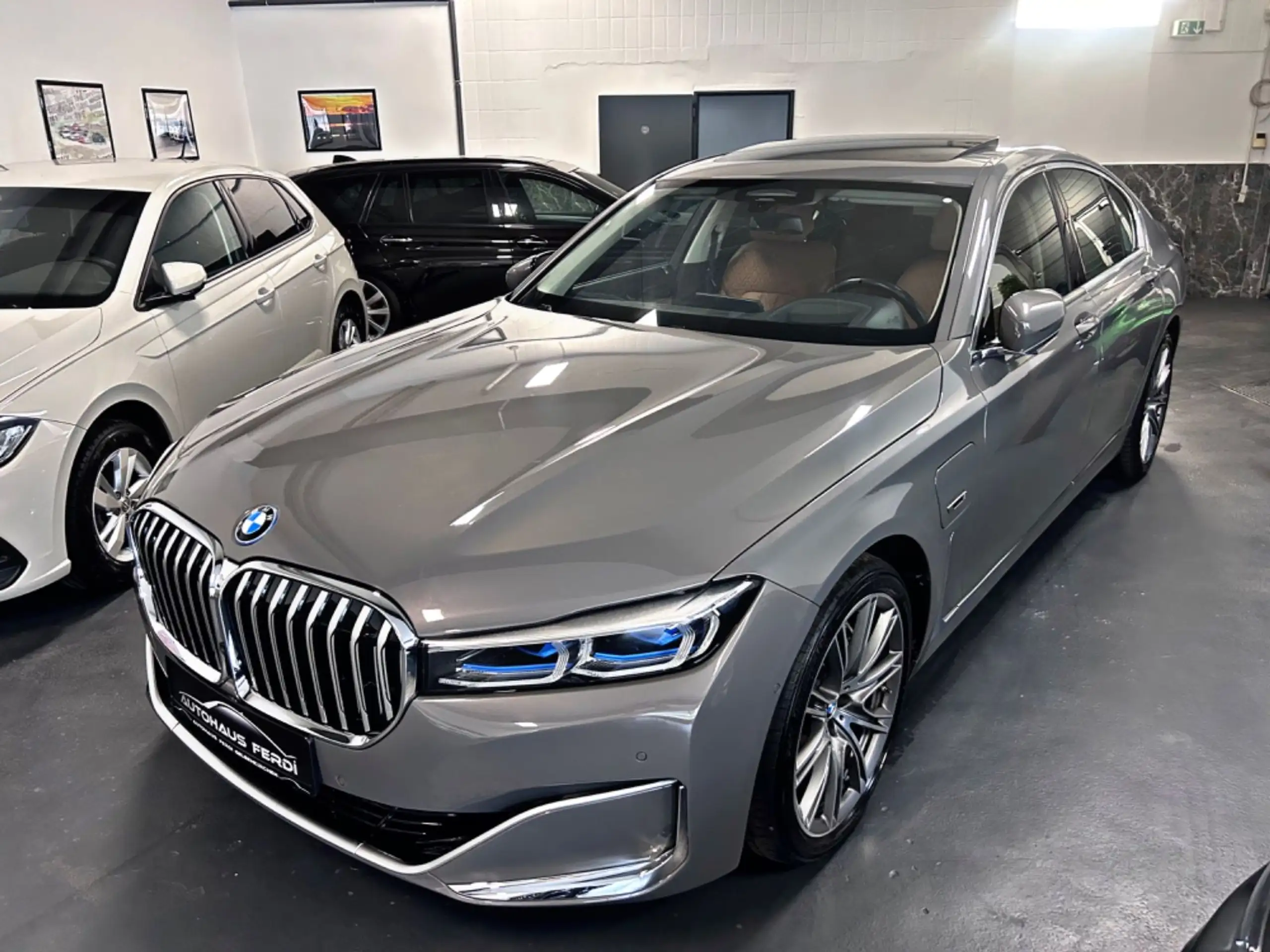 BMW - 745