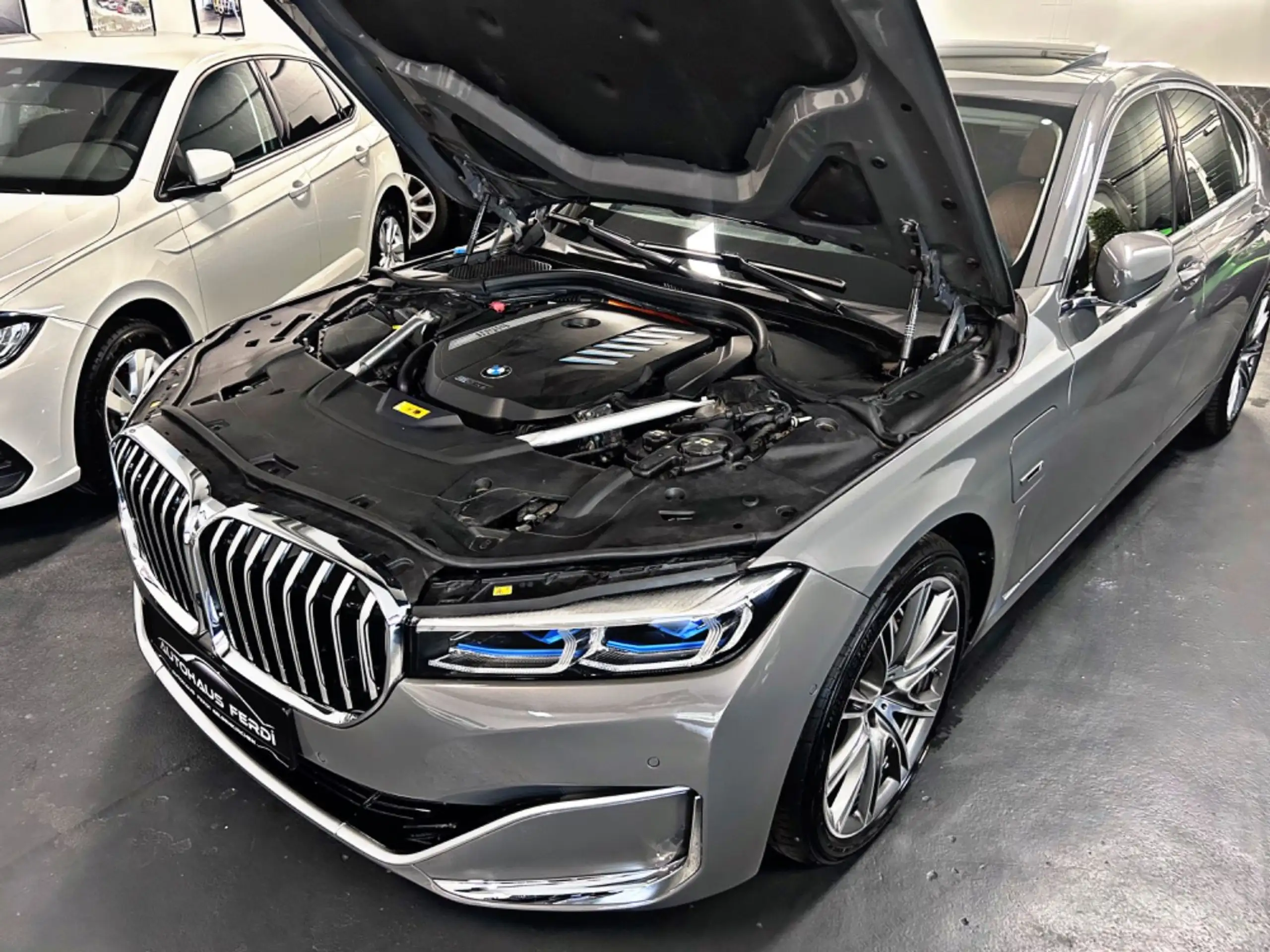 BMW - 745