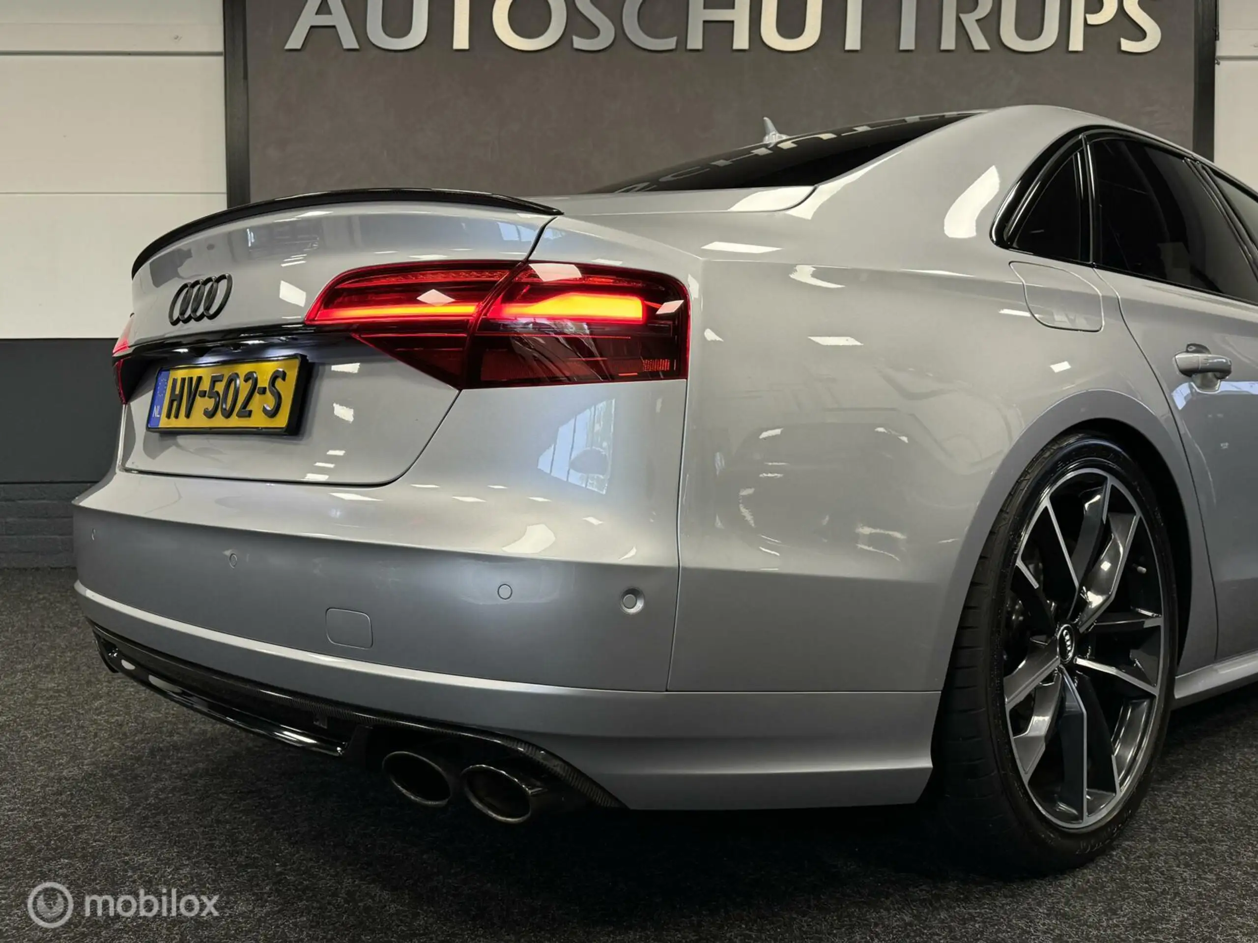 Audi - S8