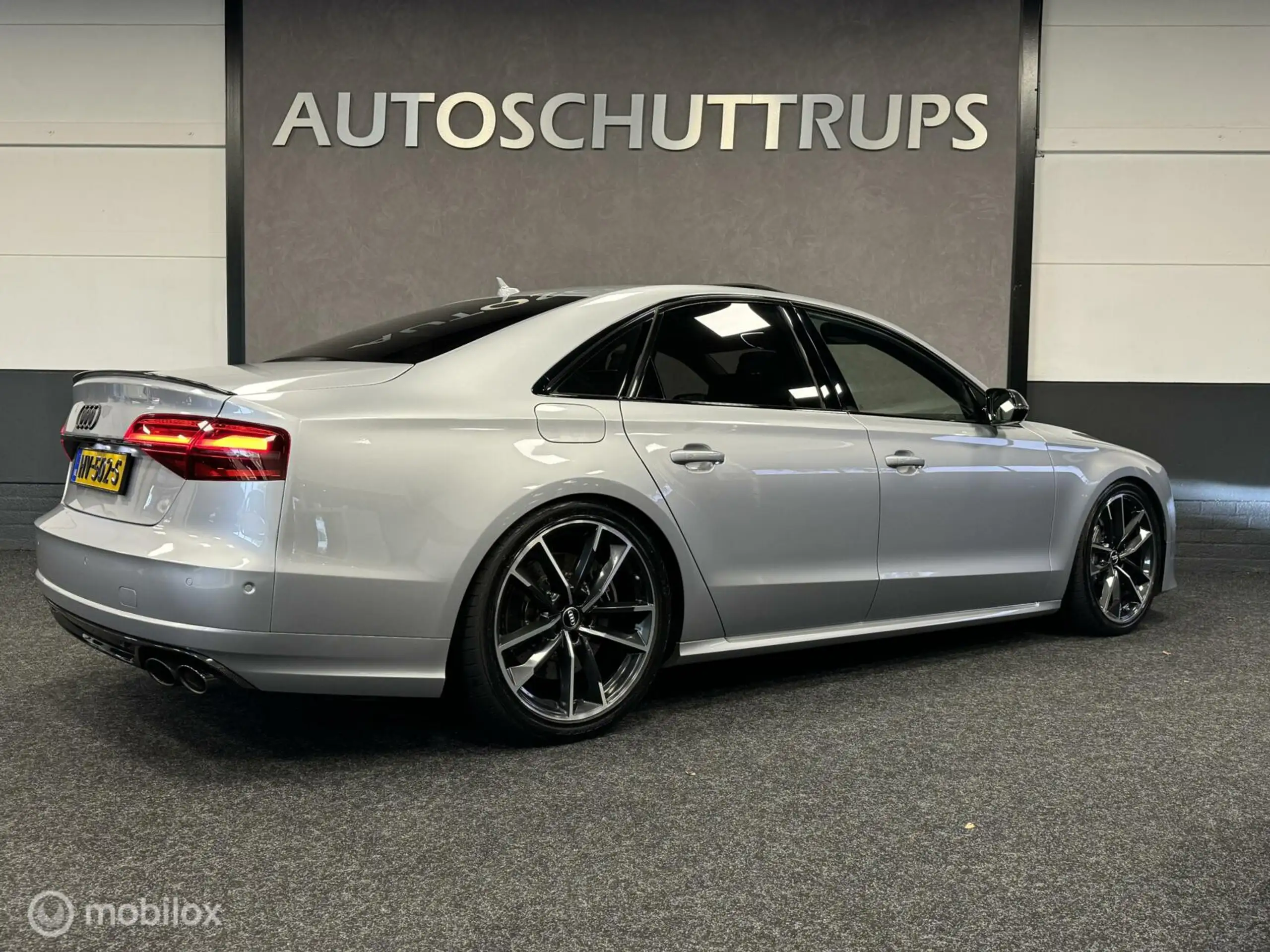 Audi - S8