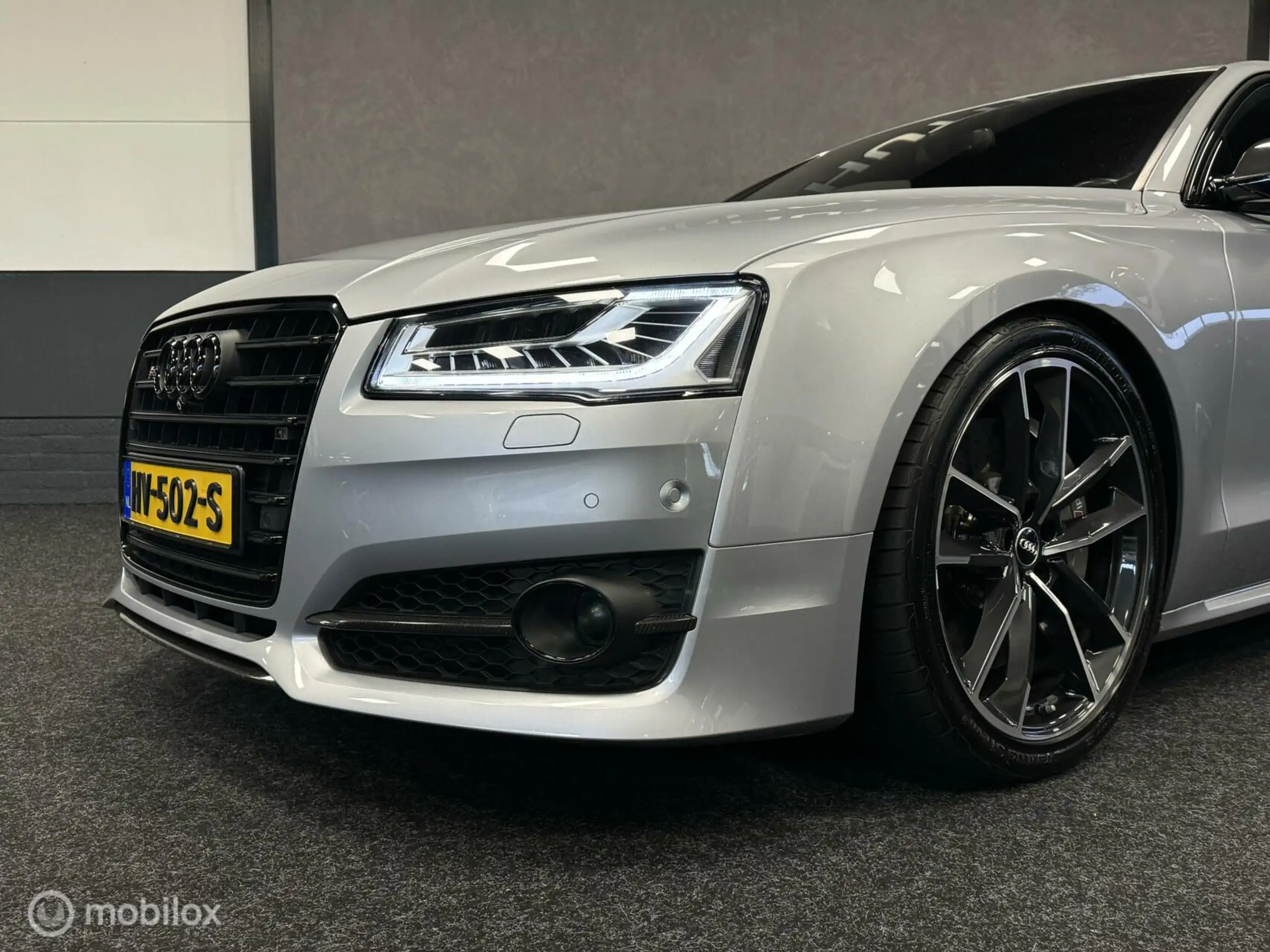 Audi - S8