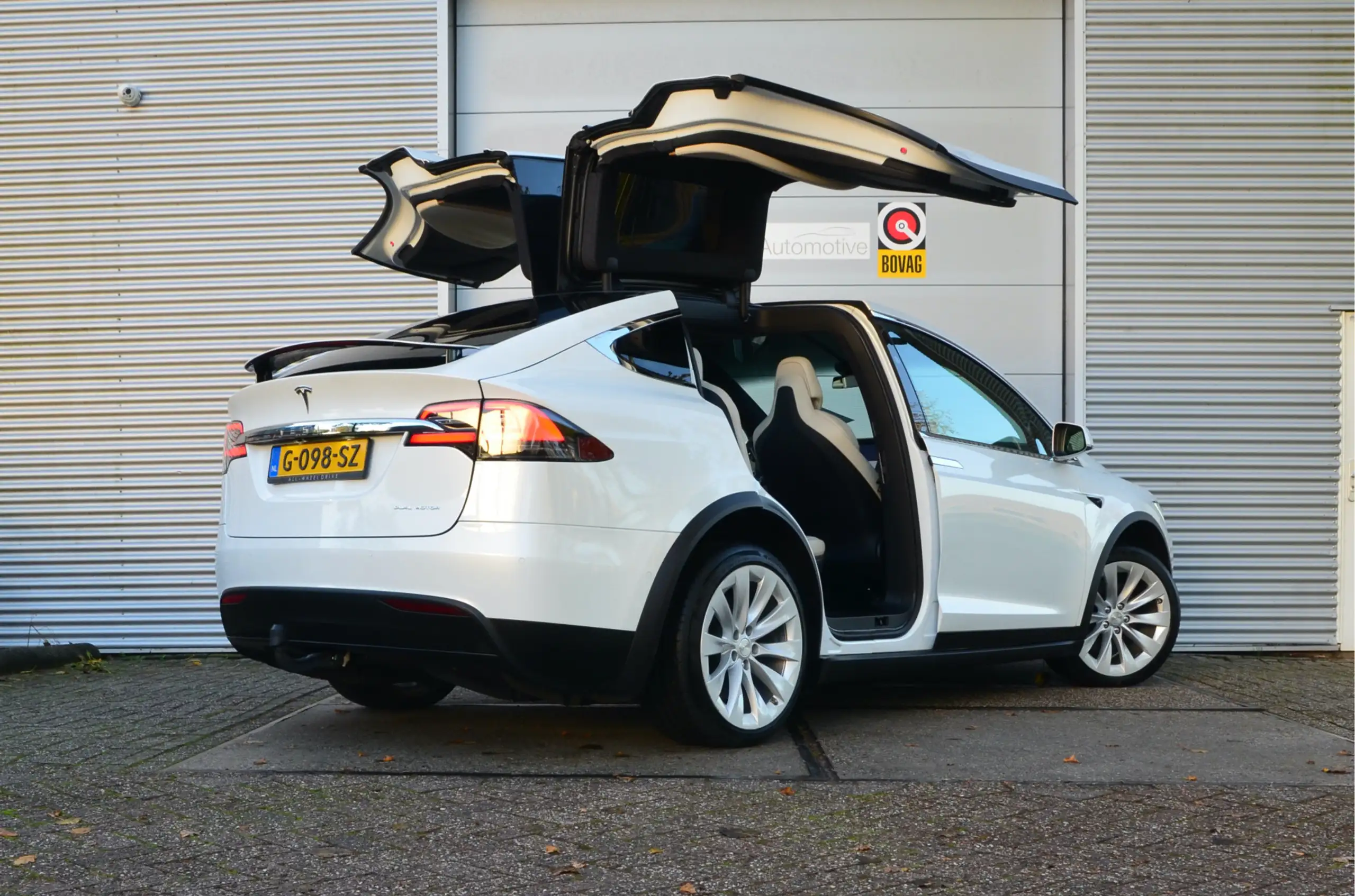 Tesla - Model X