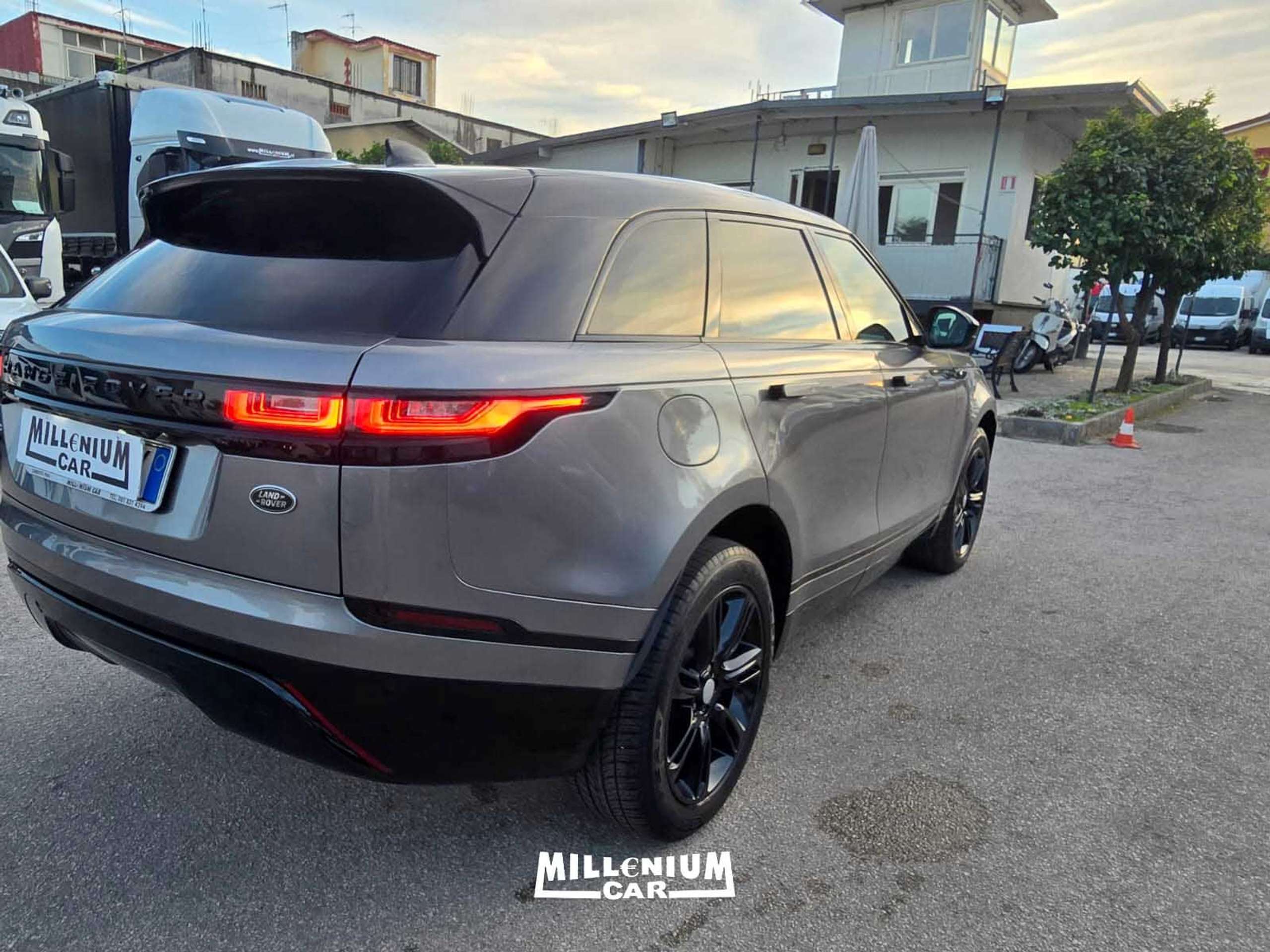 Land Rover - Range Rover Velar