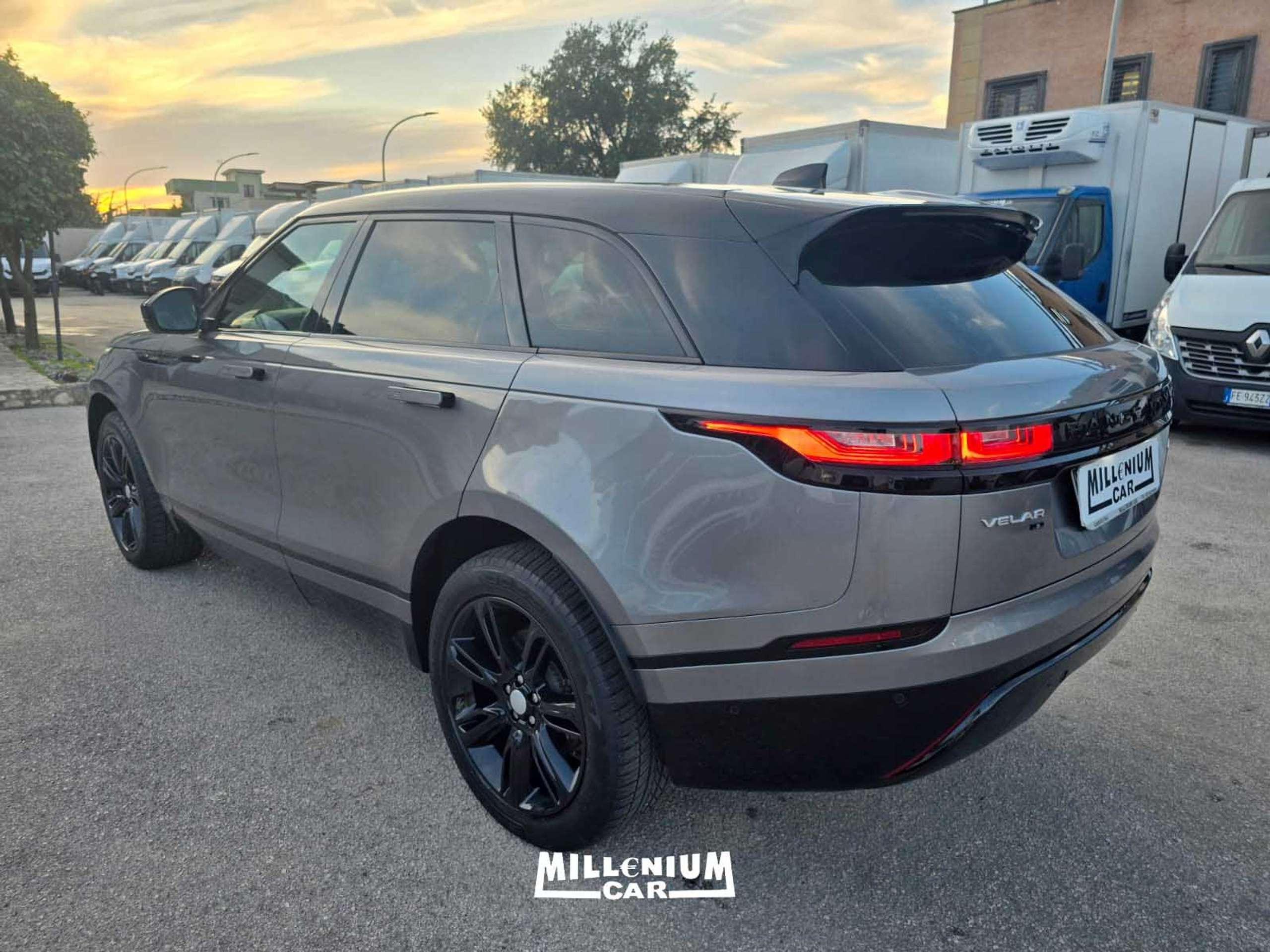 Land Rover - Range Rover Velar