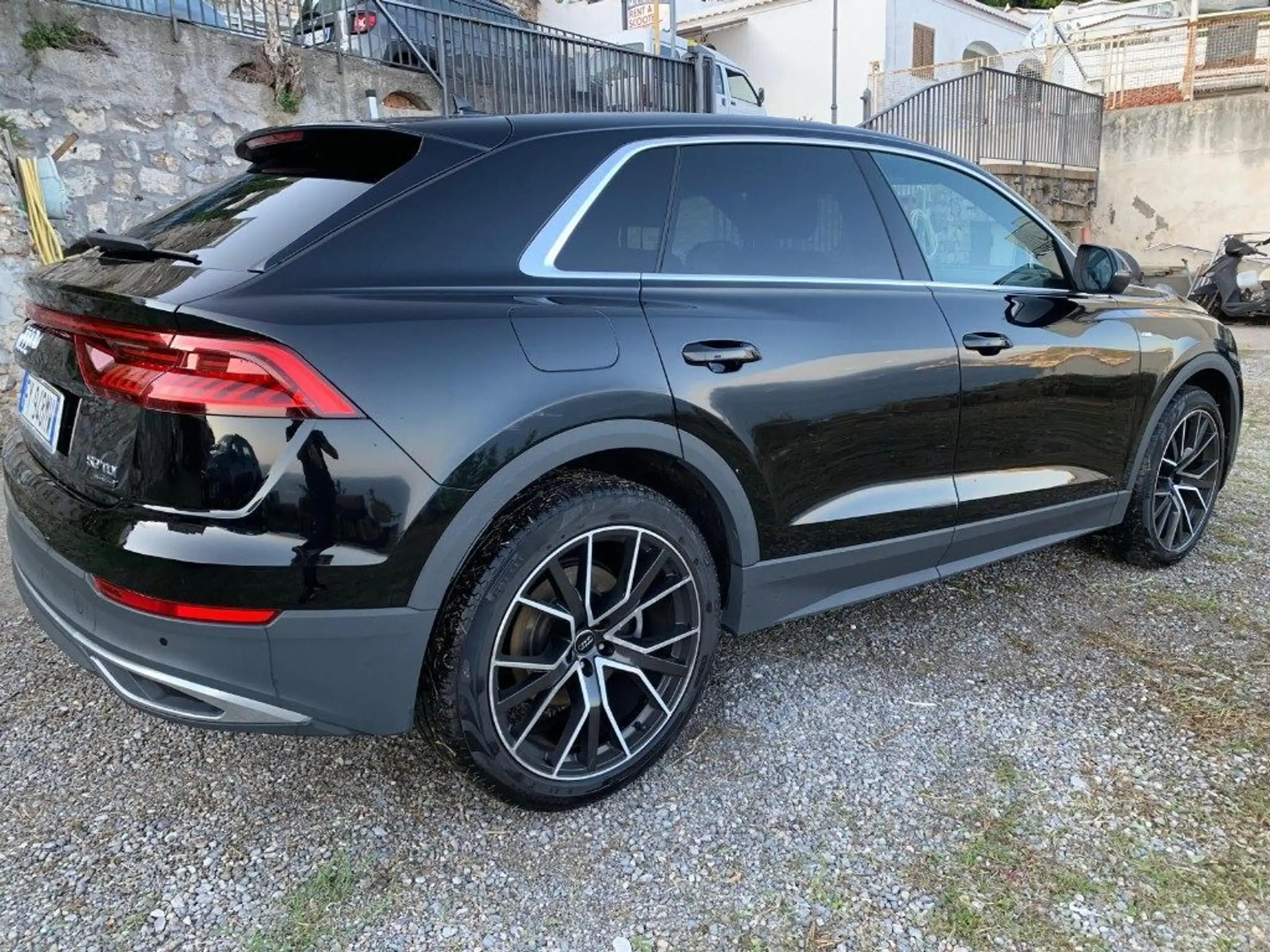 Audi - Q8