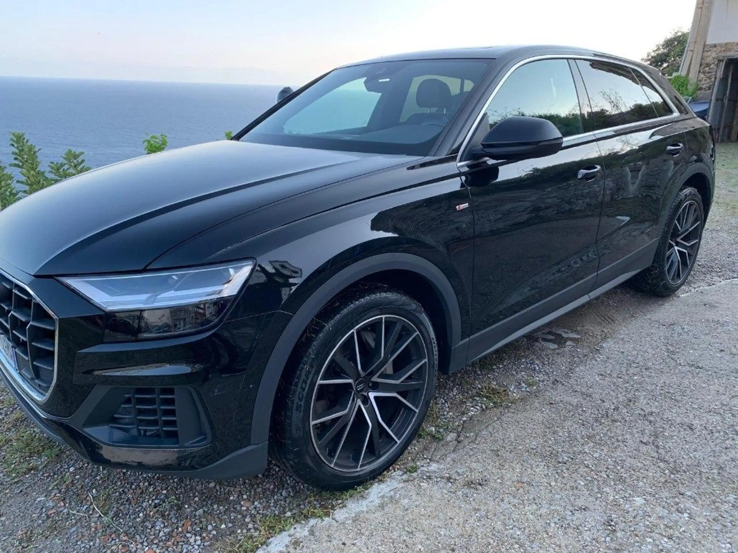 Audi - Q8