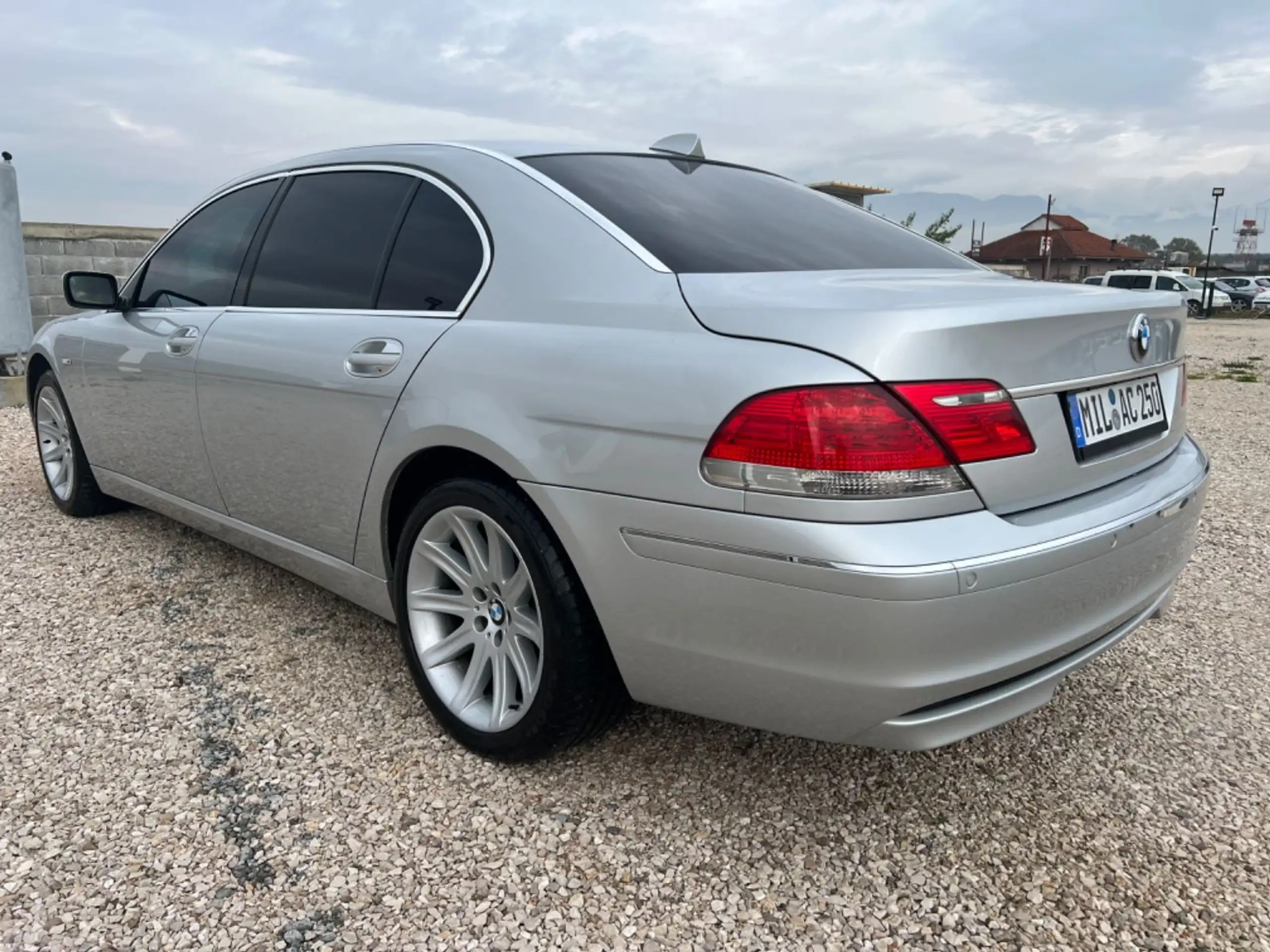 BMW - 760