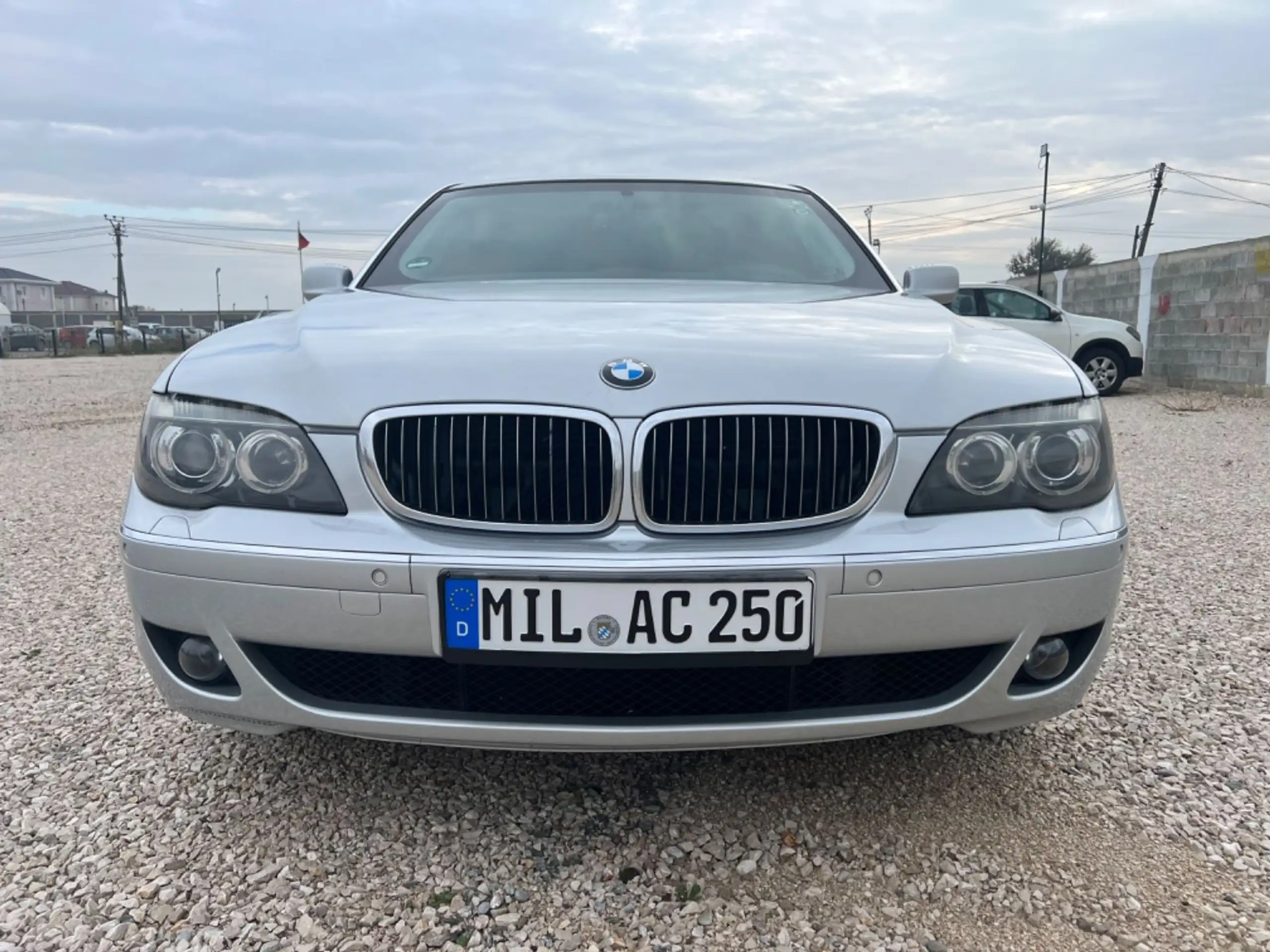 BMW - 760