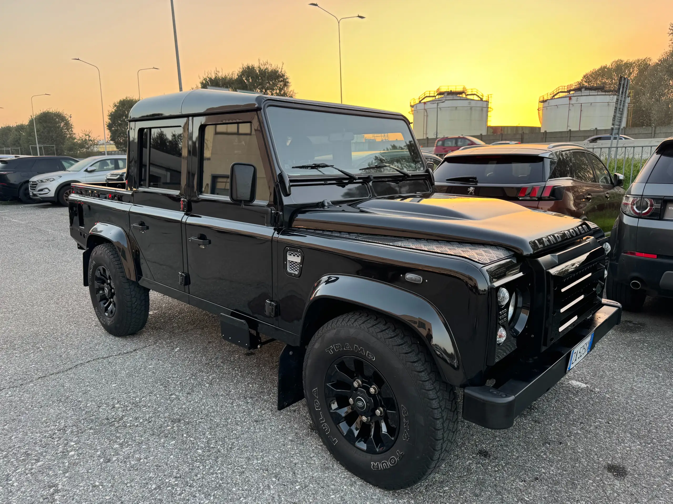 Land Rover - Defender