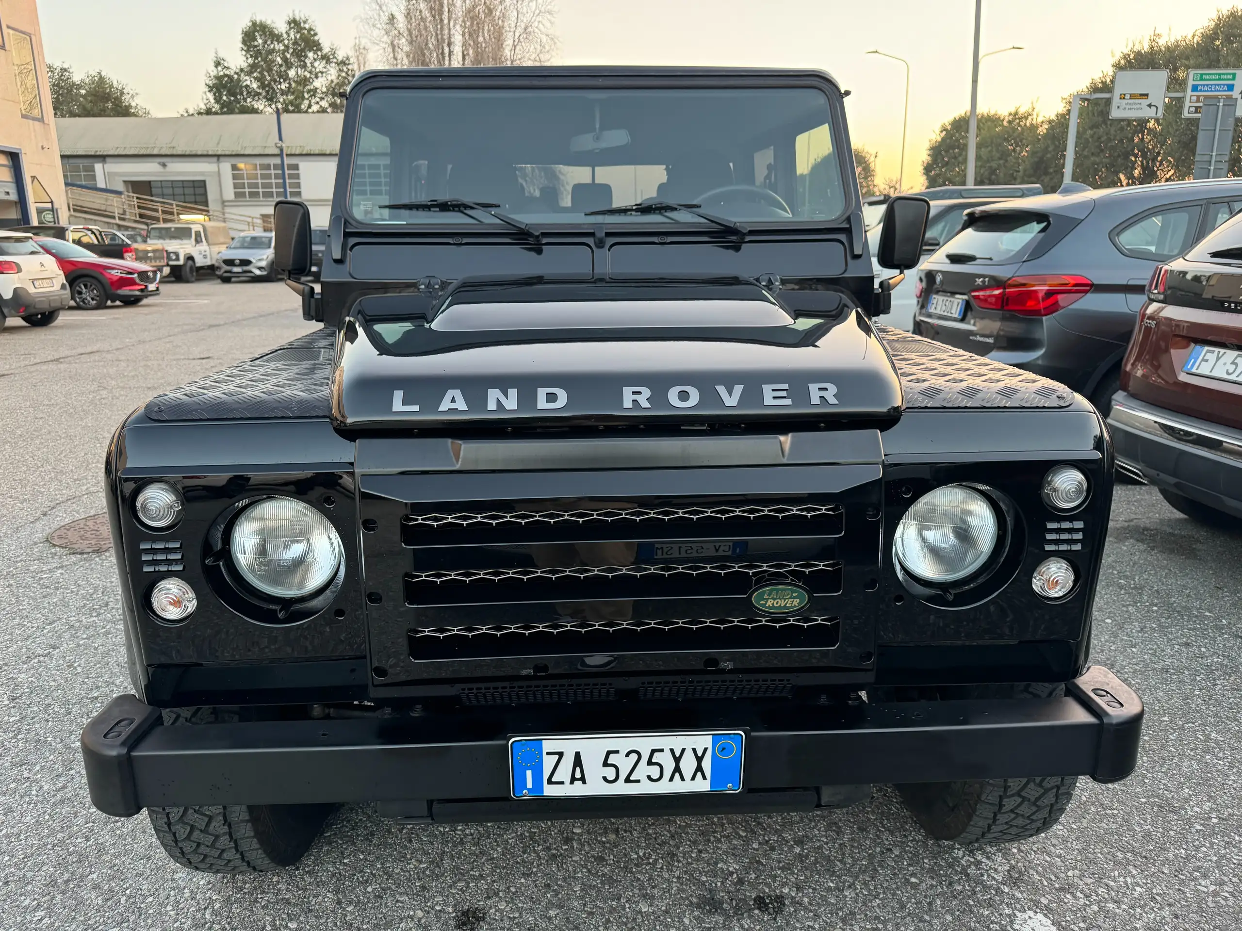 Land Rover - Defender