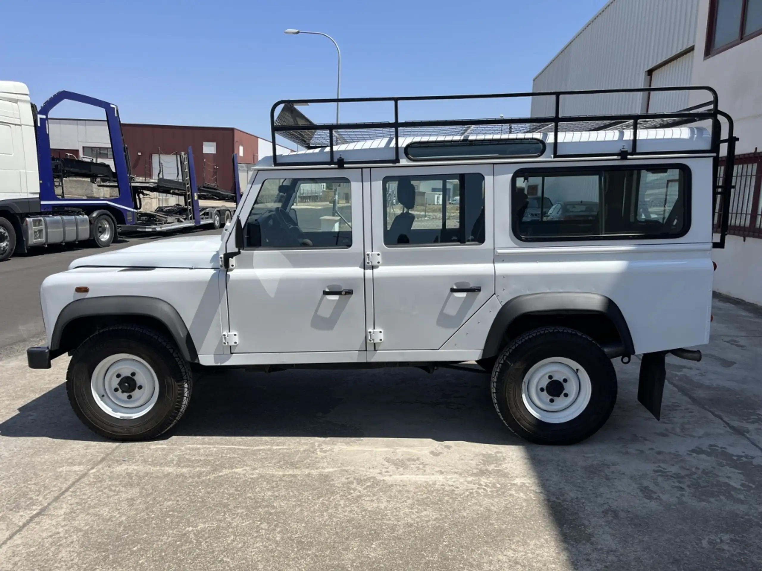 Land Rover - Defender