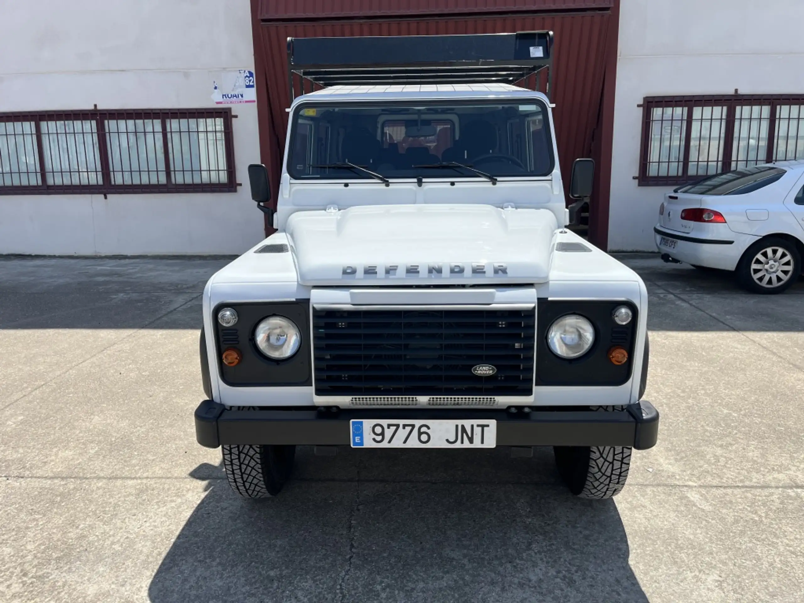 Land Rover - Defender