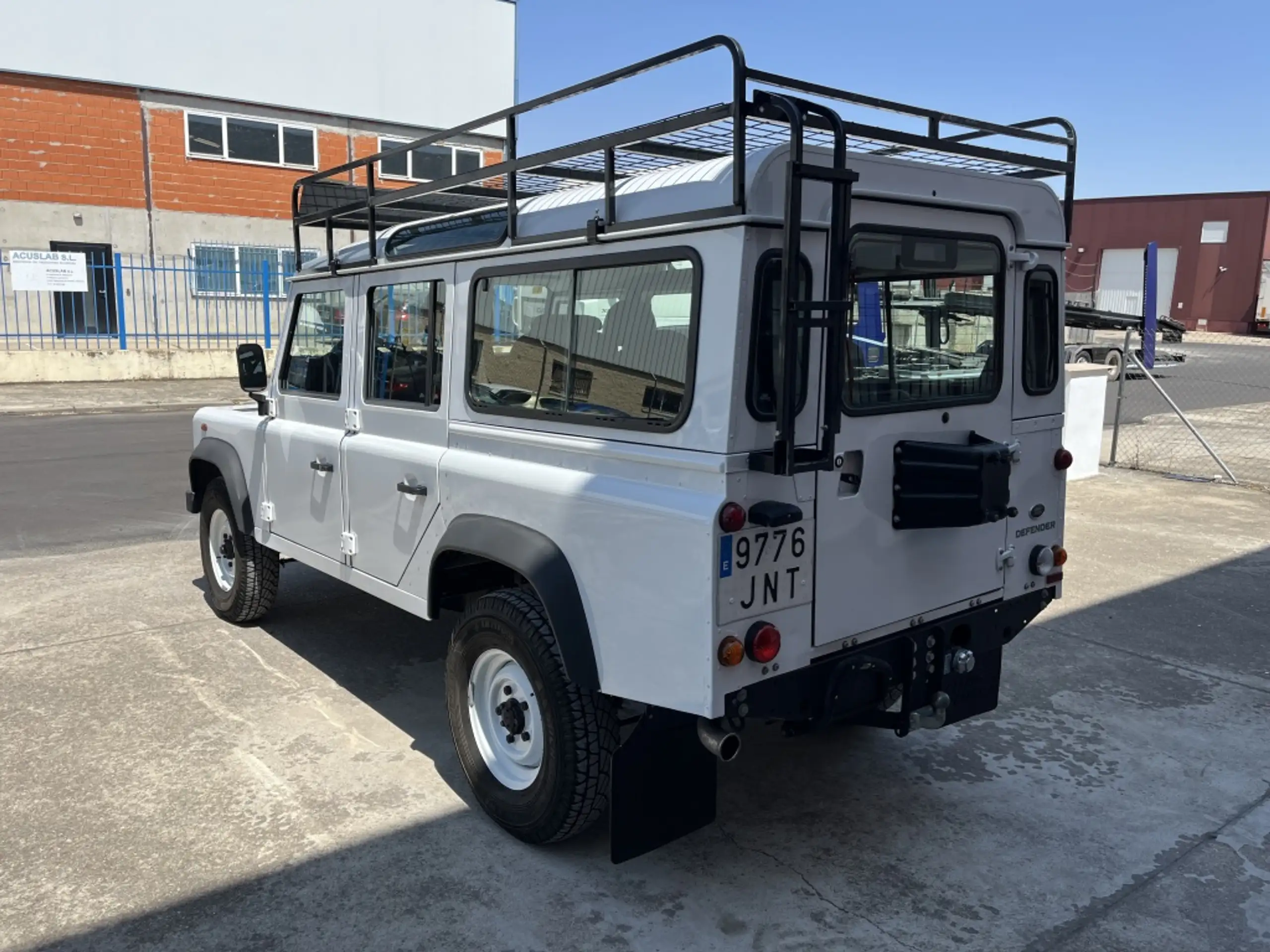 Land Rover - Defender