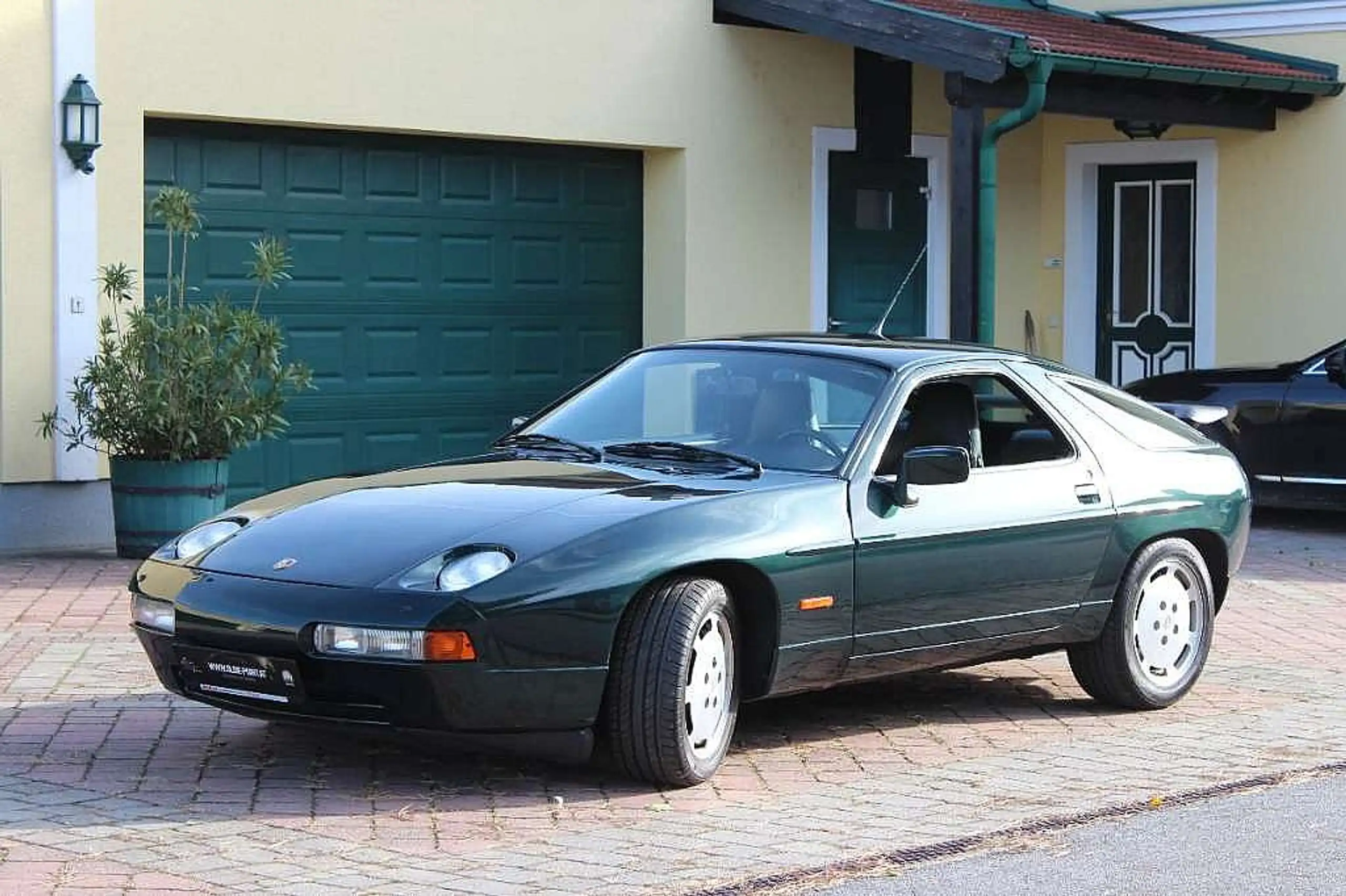 Porsche - 928