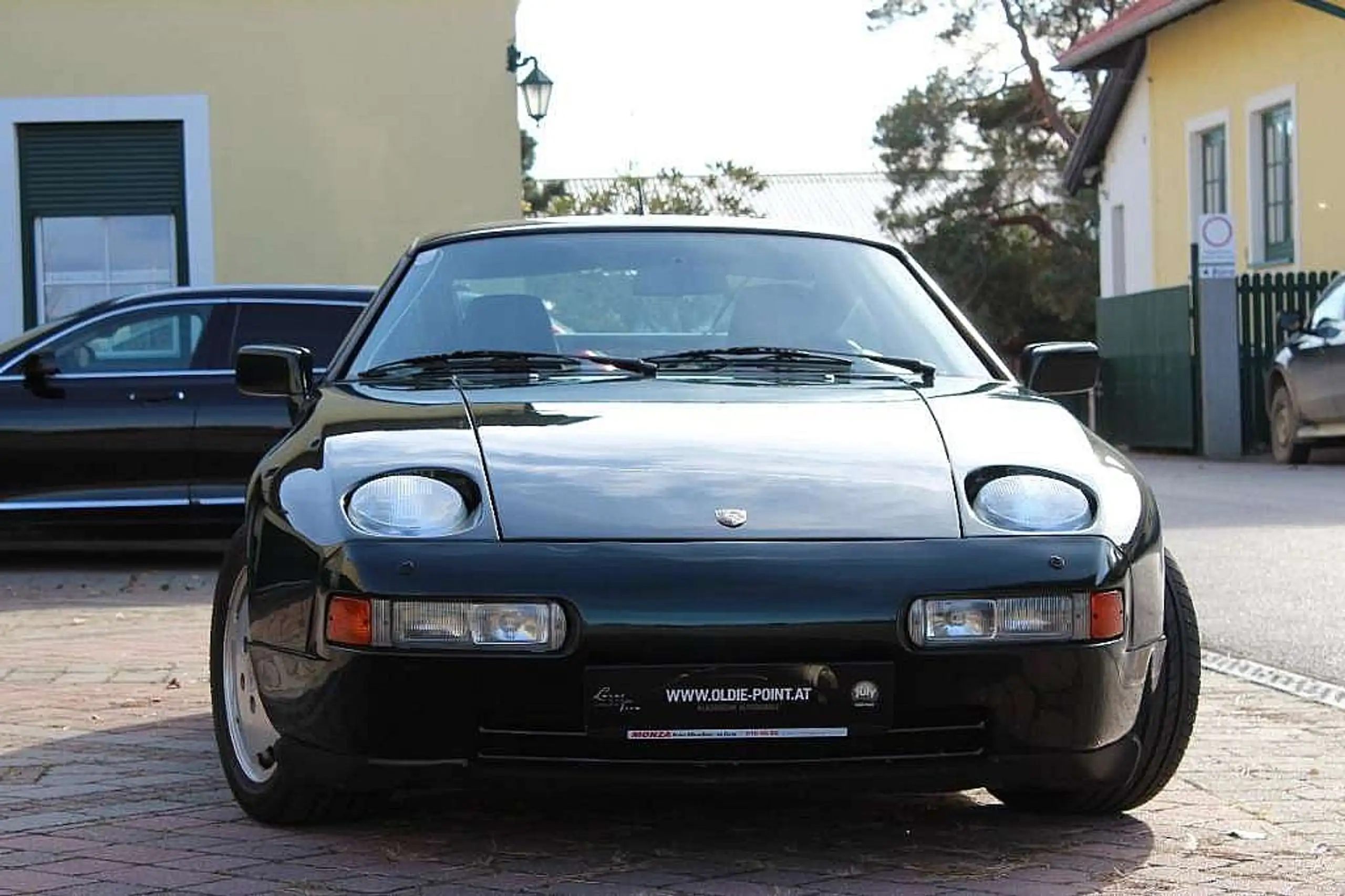 Porsche - 928